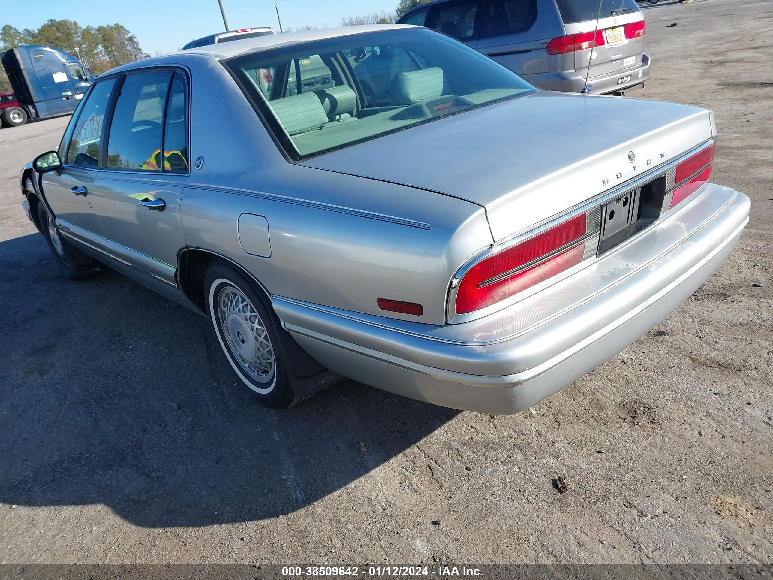 Photo 2 VIN: 1G4CW52K4SH633706 - BUICK PARK AVENUE 