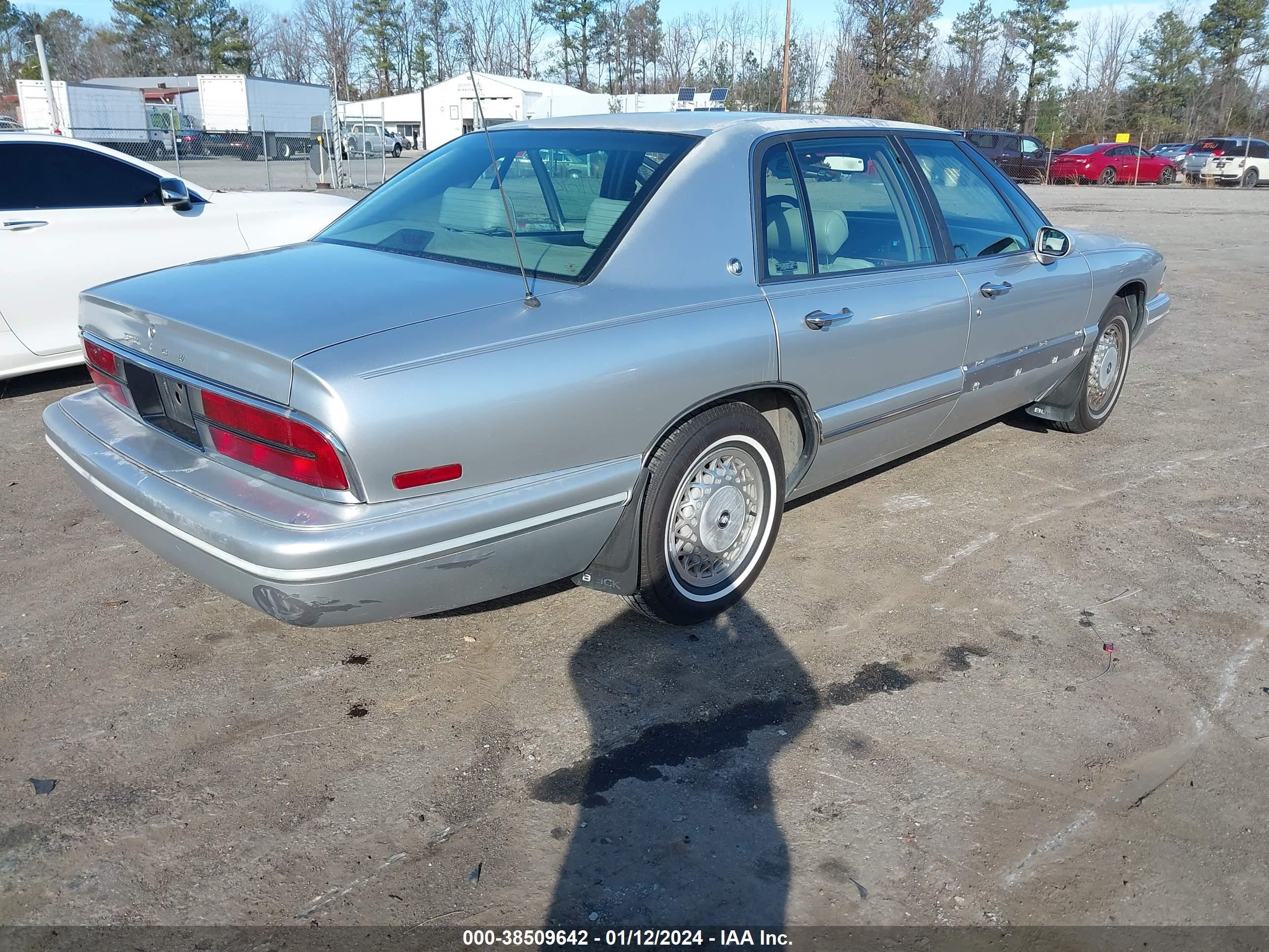 Photo 3 VIN: 1G4CW52K4SH633706 - BUICK PARK AVENUE 