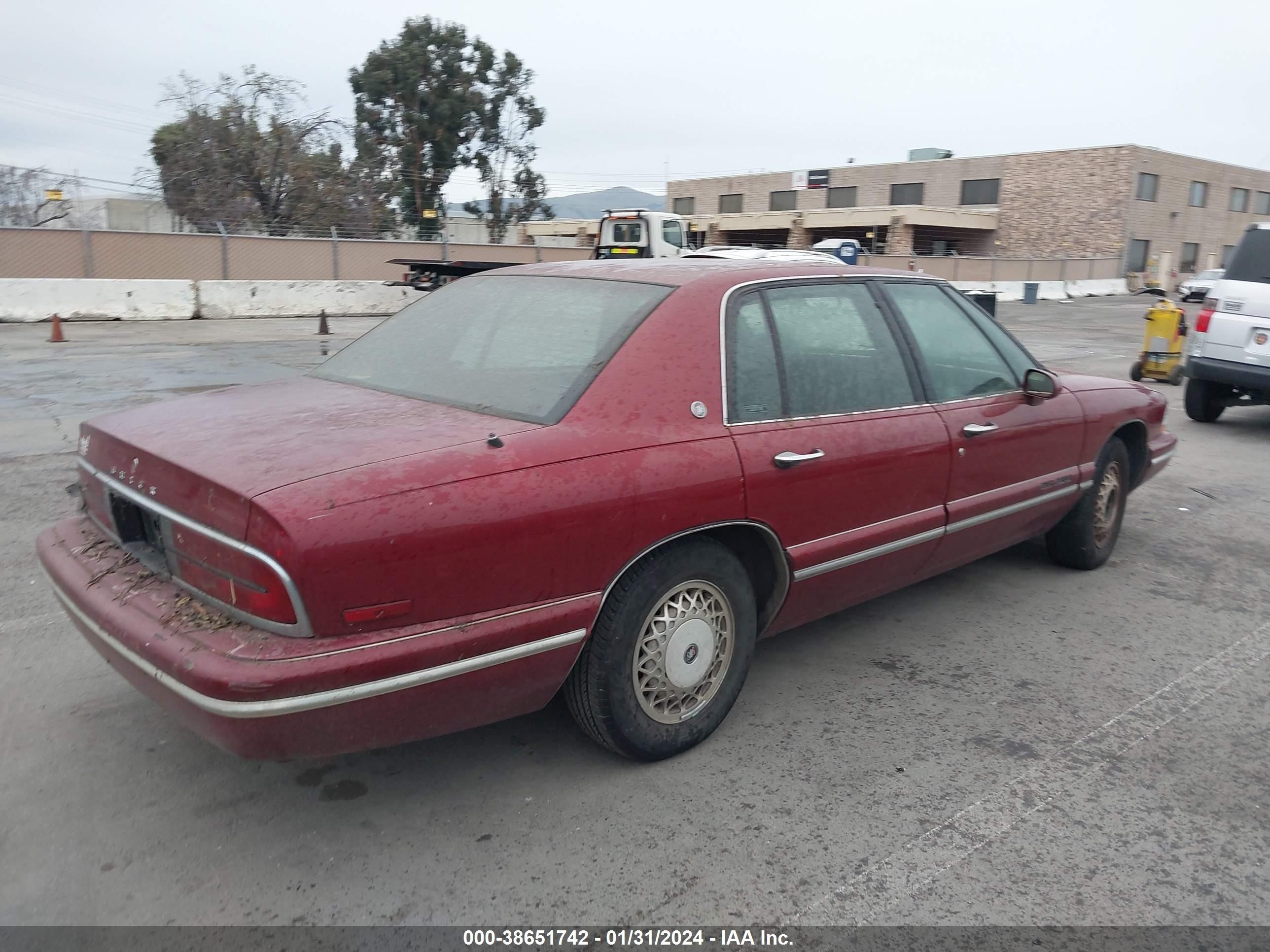 Photo 3 VIN: 1G4CW52K5TH629164 - BUICK PARK AVENUE 