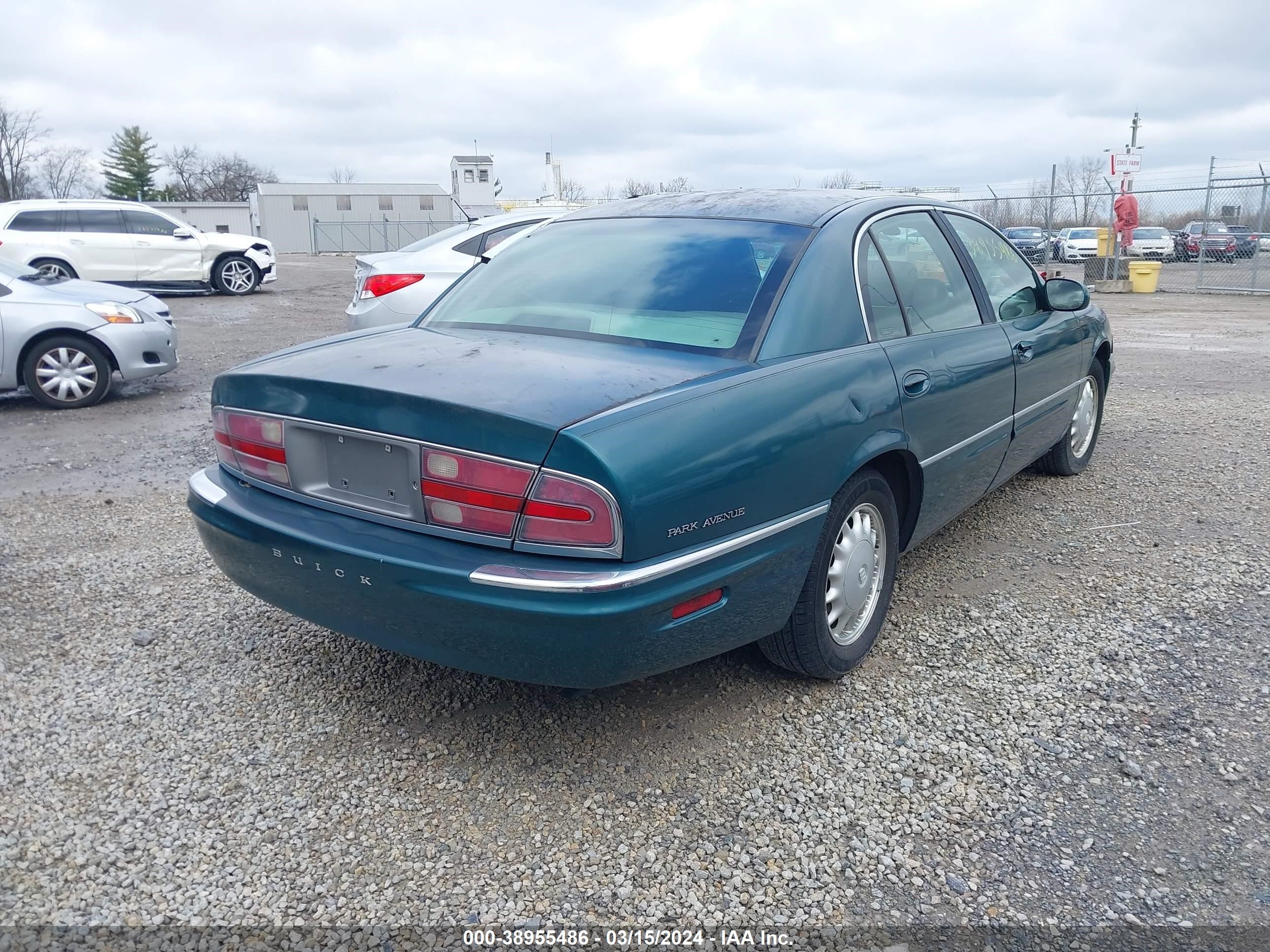 Photo 3 VIN: 1G4CW52K5V4659405 - BUICK PARK AVENUE 