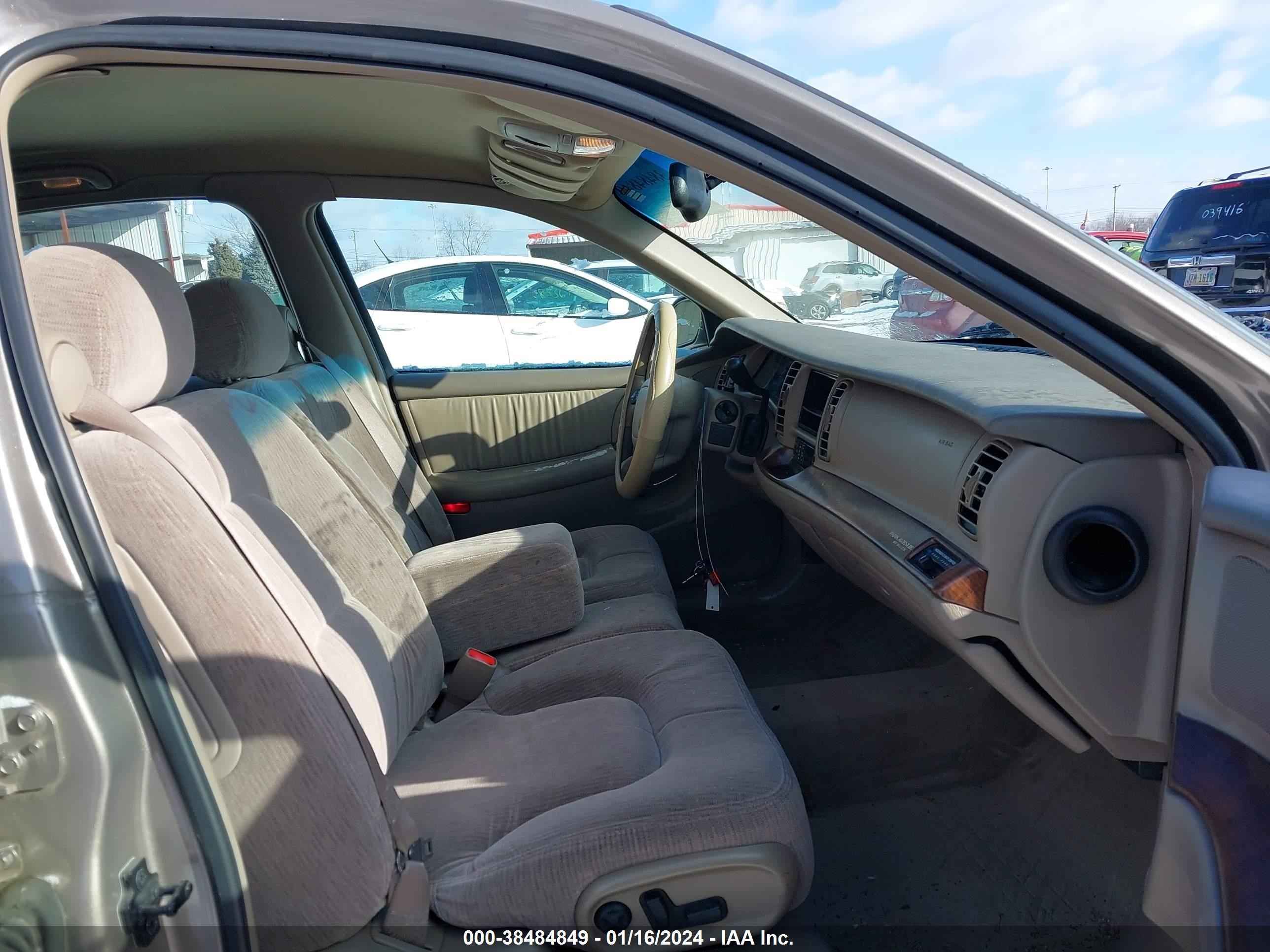 Photo 4 VIN: 1G4CW52K5Y4186545 - BUICK PARK AVENUE 