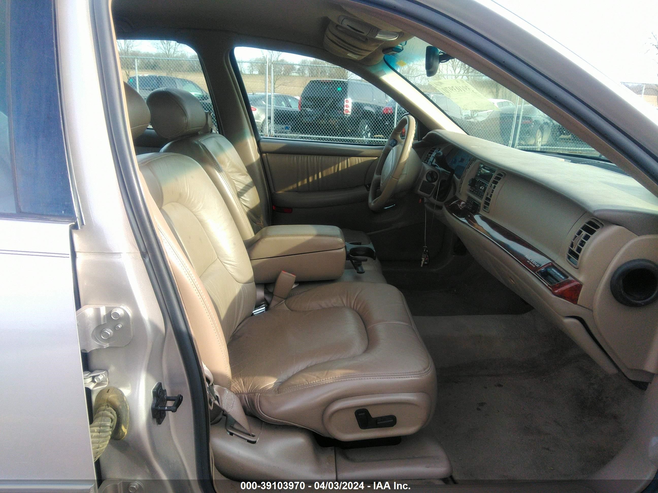 Photo 4 VIN: 1G4CW52K6W4610005 - BUICK PARK AVENUE 