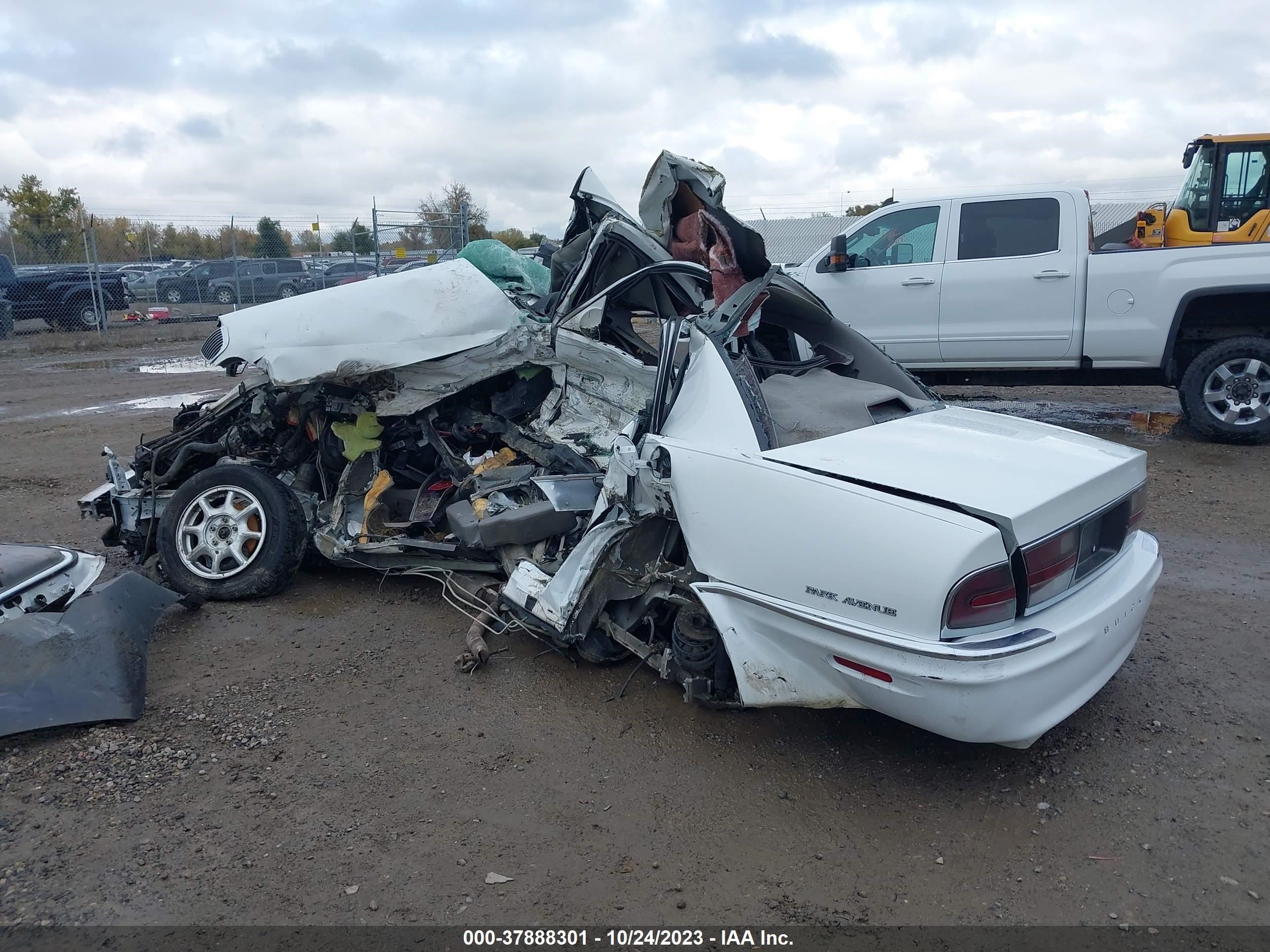 Photo 2 VIN: 1G4CW52K6Y4122918 - BUICK PARK AVENUE 