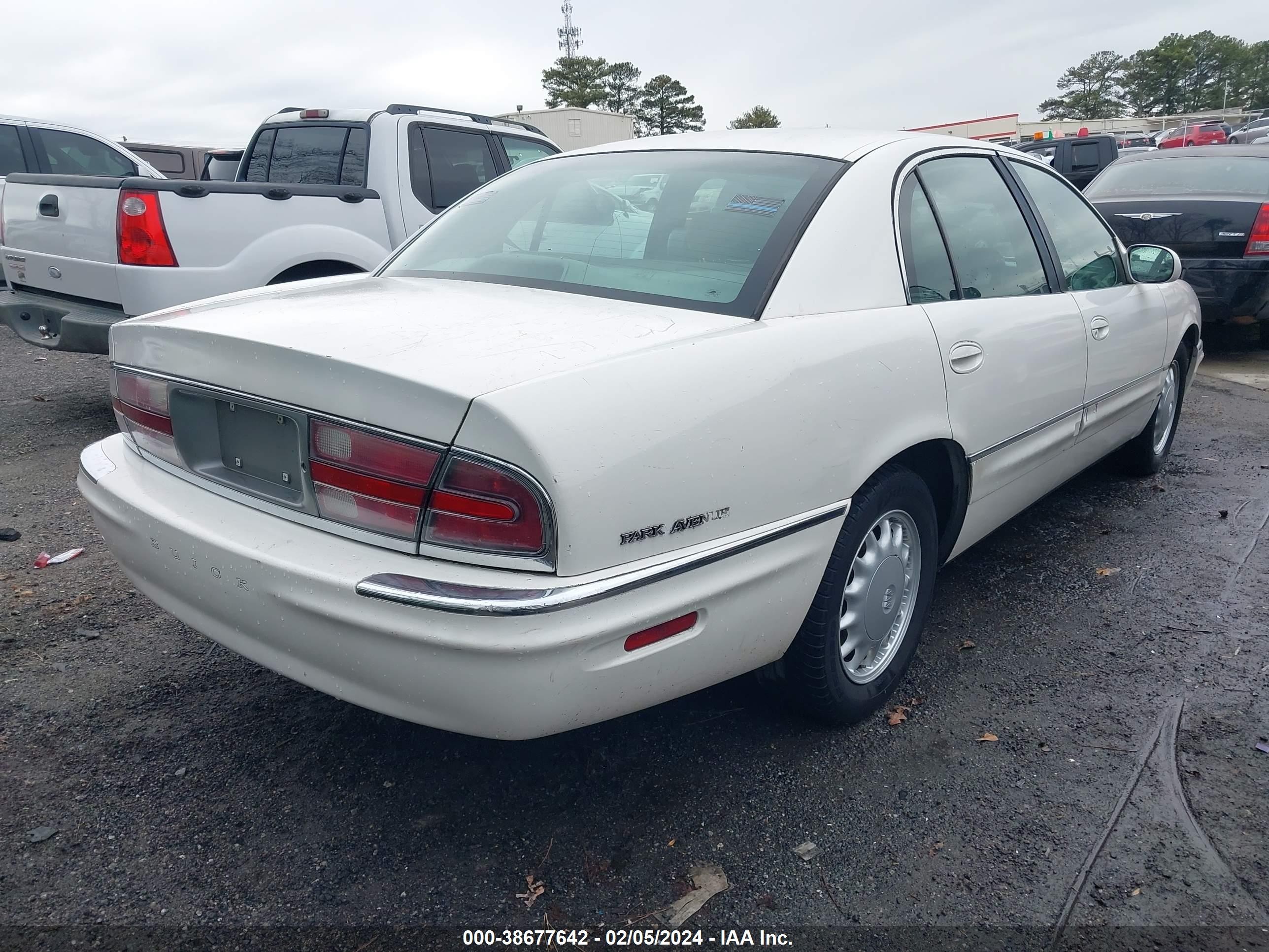 Photo 3 VIN: 1G4CW52K8V4644350 - BUICK PARK AVENUE 