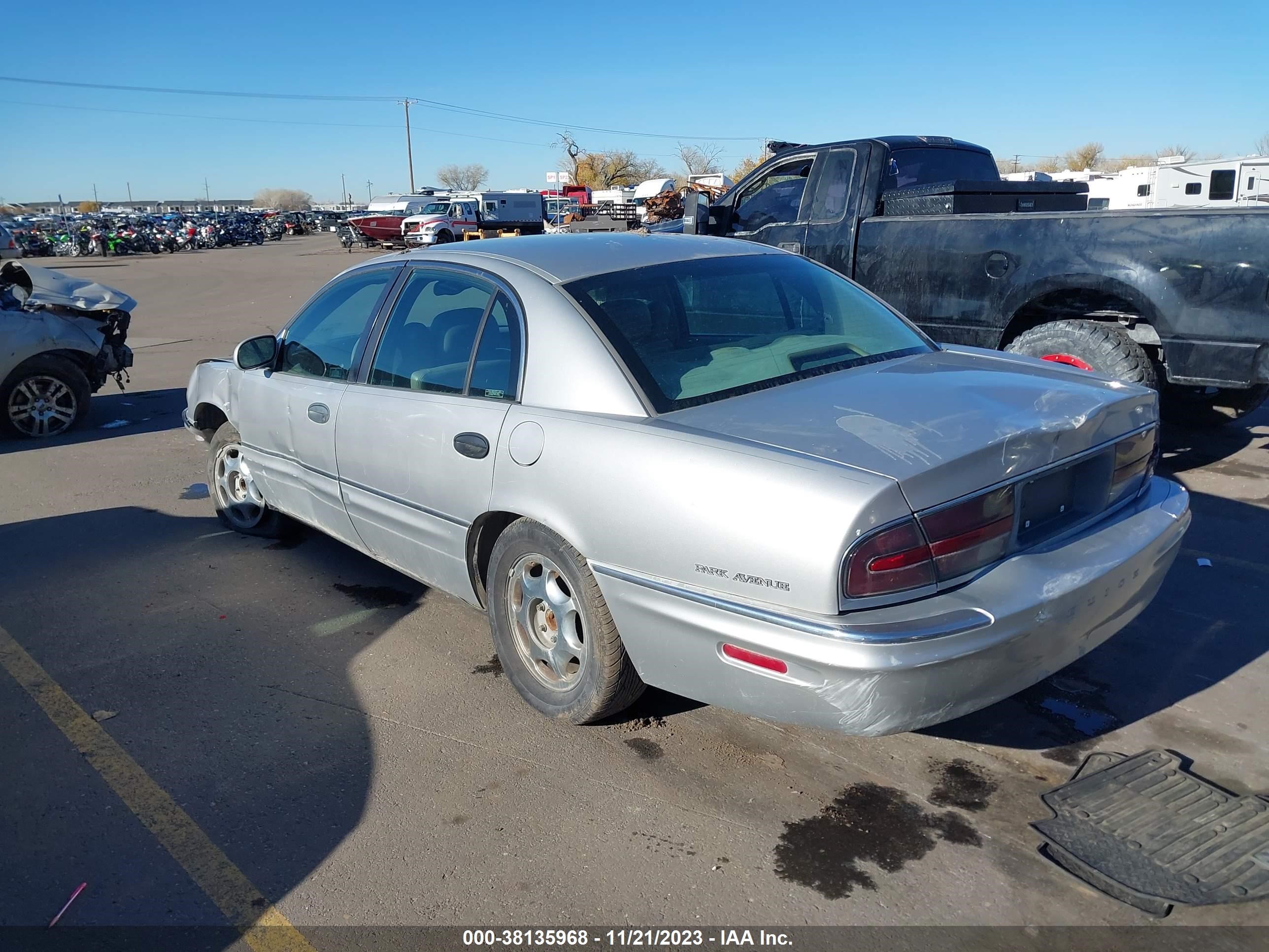 Photo 2 VIN: 1G4CW52K8Y4145617 - BUICK PARK AVENUE 