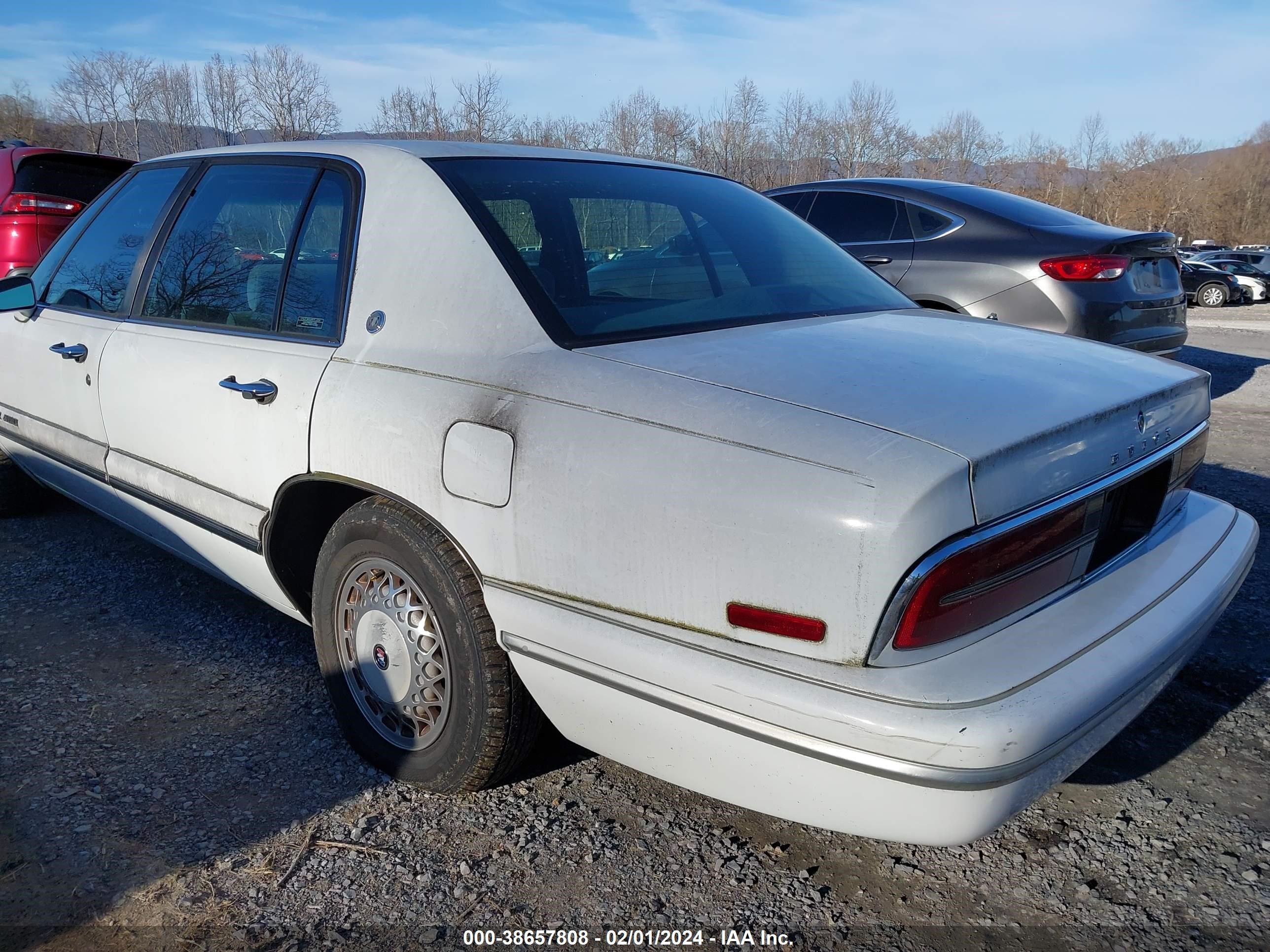 Photo 11 VIN: 1G4CW52KXTH606690 - BUICK PARK AVENUE 