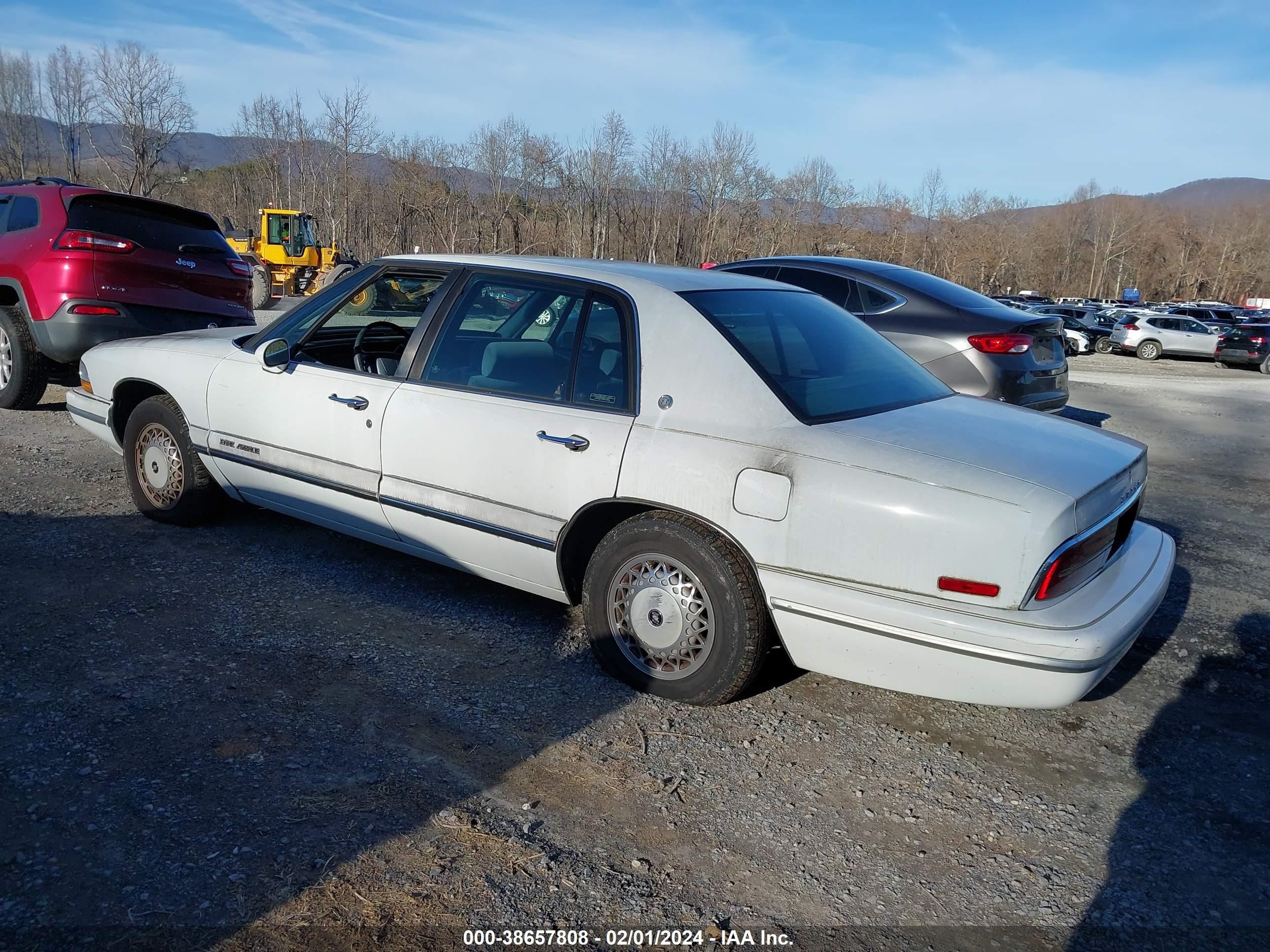 Photo 2 VIN: 1G4CW52KXTH606690 - BUICK PARK AVENUE 