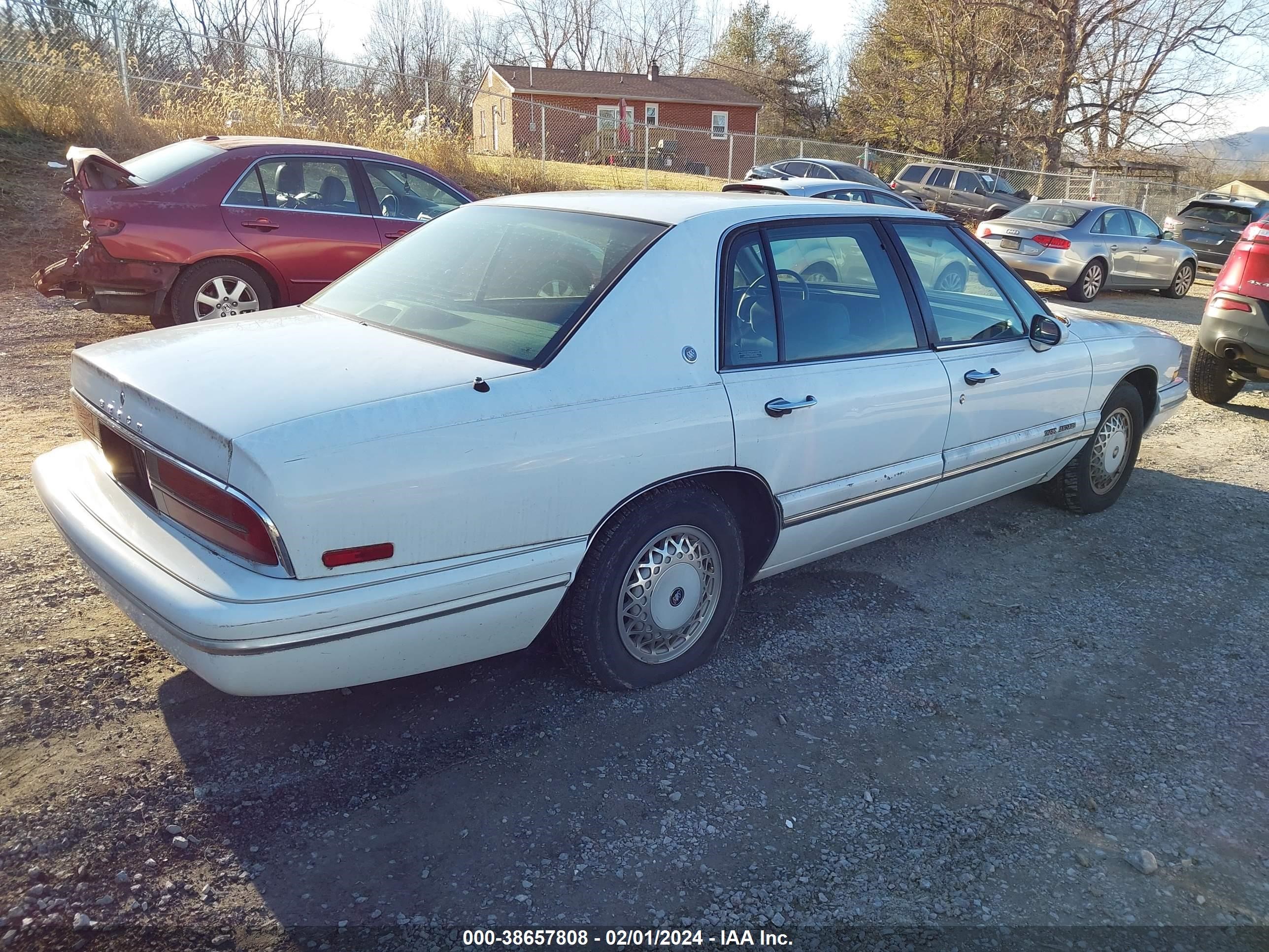 Photo 3 VIN: 1G4CW52KXTH606690 - BUICK PARK AVENUE 