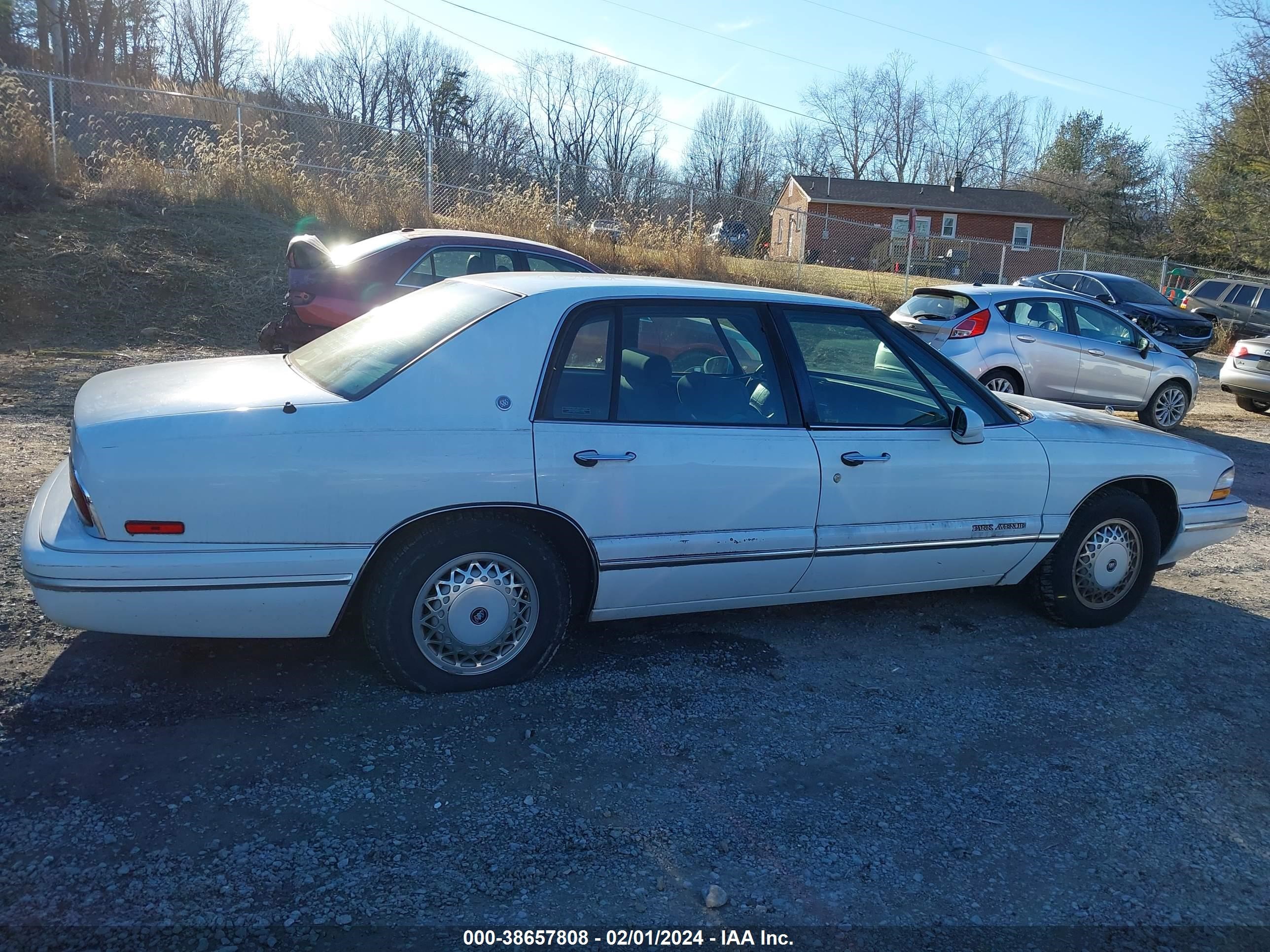 Photo 5 VIN: 1G4CW52KXTH606690 - BUICK PARK AVENUE 