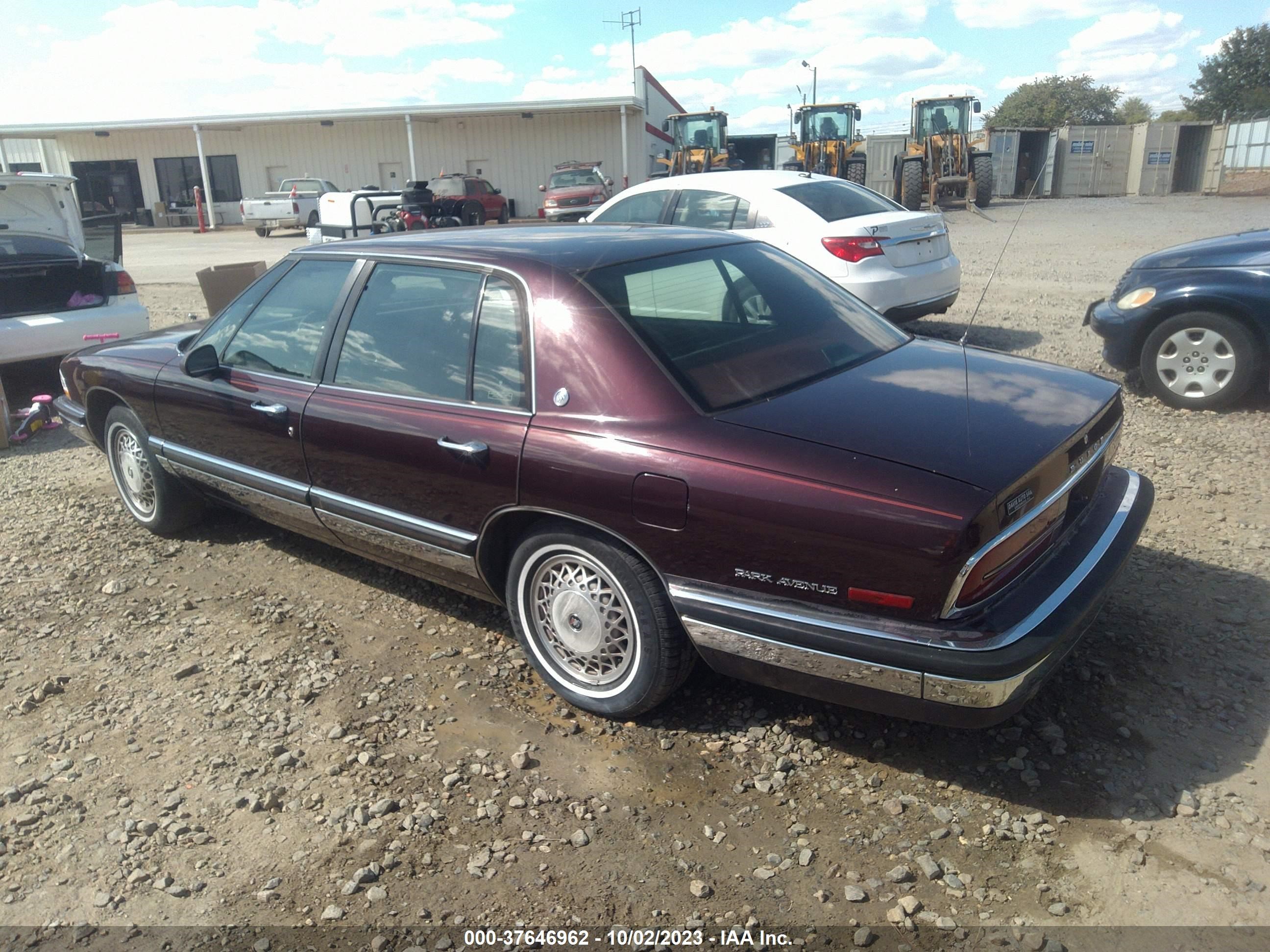 Photo 2 VIN: 1G4CW52L2R1601185 - BUICK PARK AVENUE 