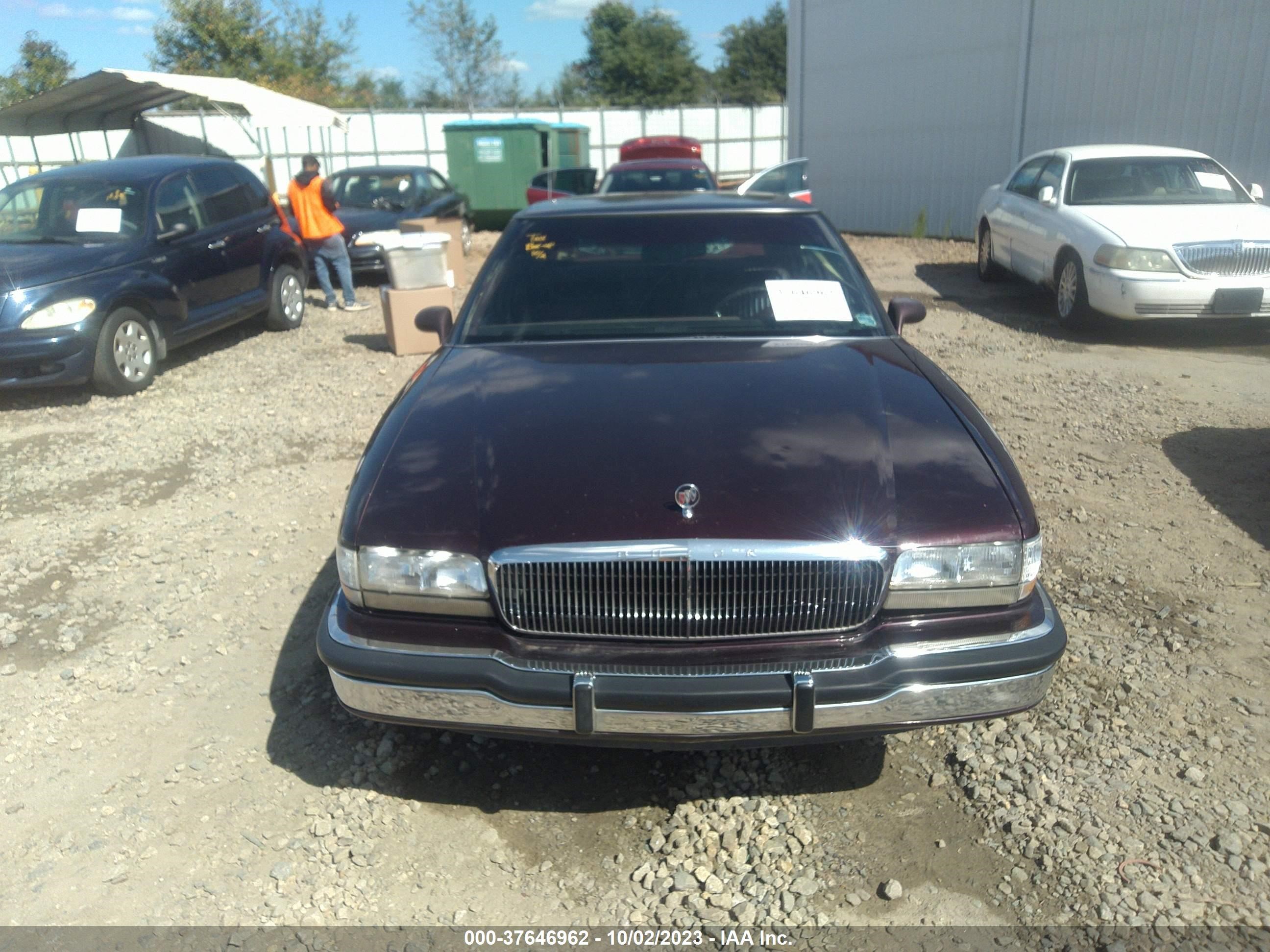 Photo 5 VIN: 1G4CW52L2R1601185 - BUICK PARK AVENUE 