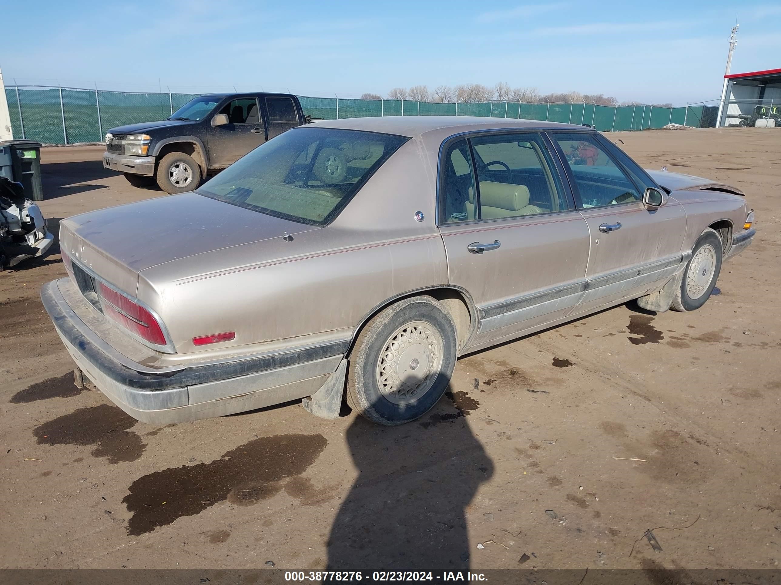 Photo 3 VIN: 1G4CW52L4RH606136 - BUICK PARK AVENUE 