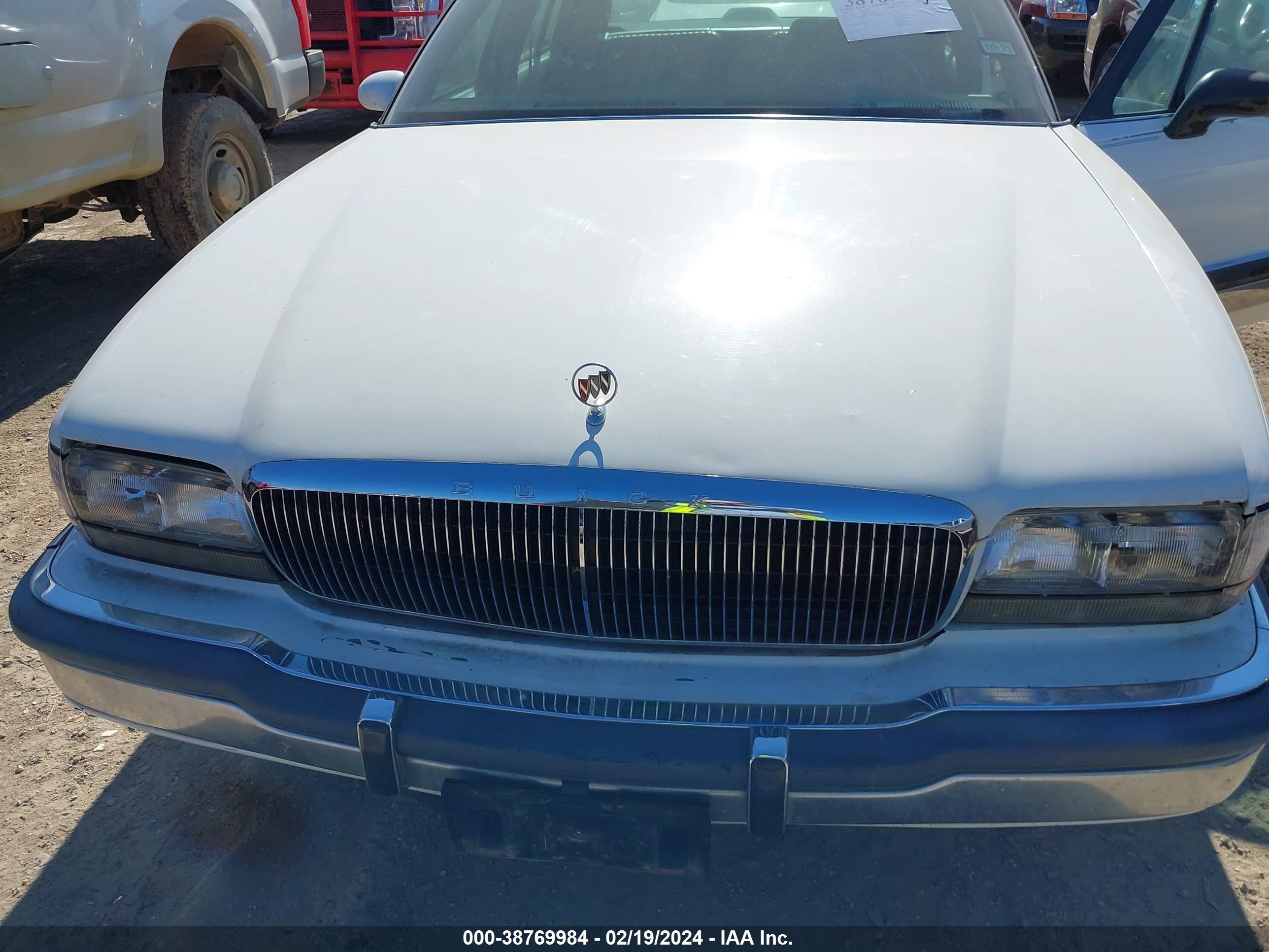 Photo 5 VIN: 1G4CW52LXRH603869 - BUICK PARK AVENUE 