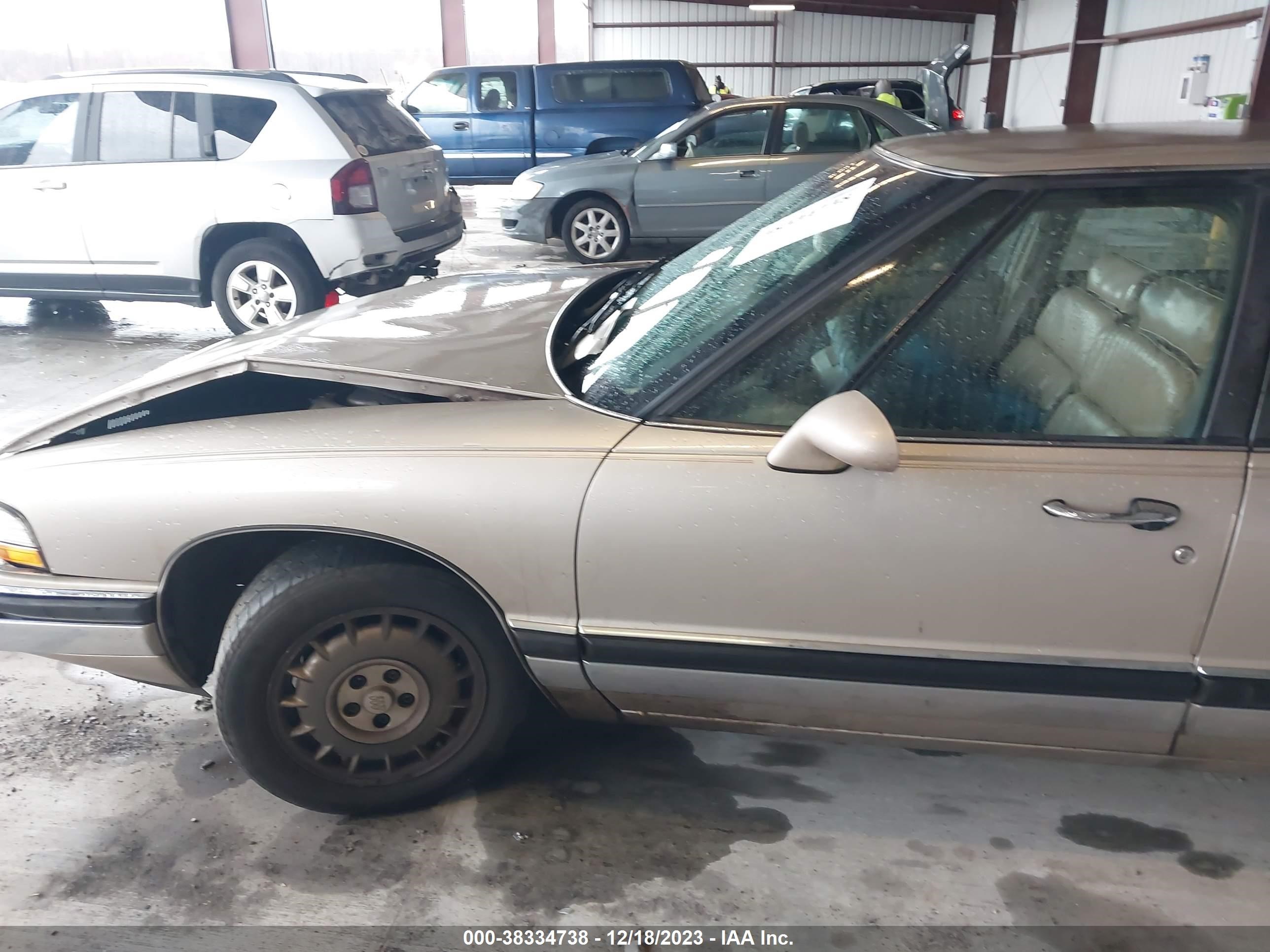 Photo 12 VIN: 1G4CW53L0P1628896 - BUICK PARK AVENUE 