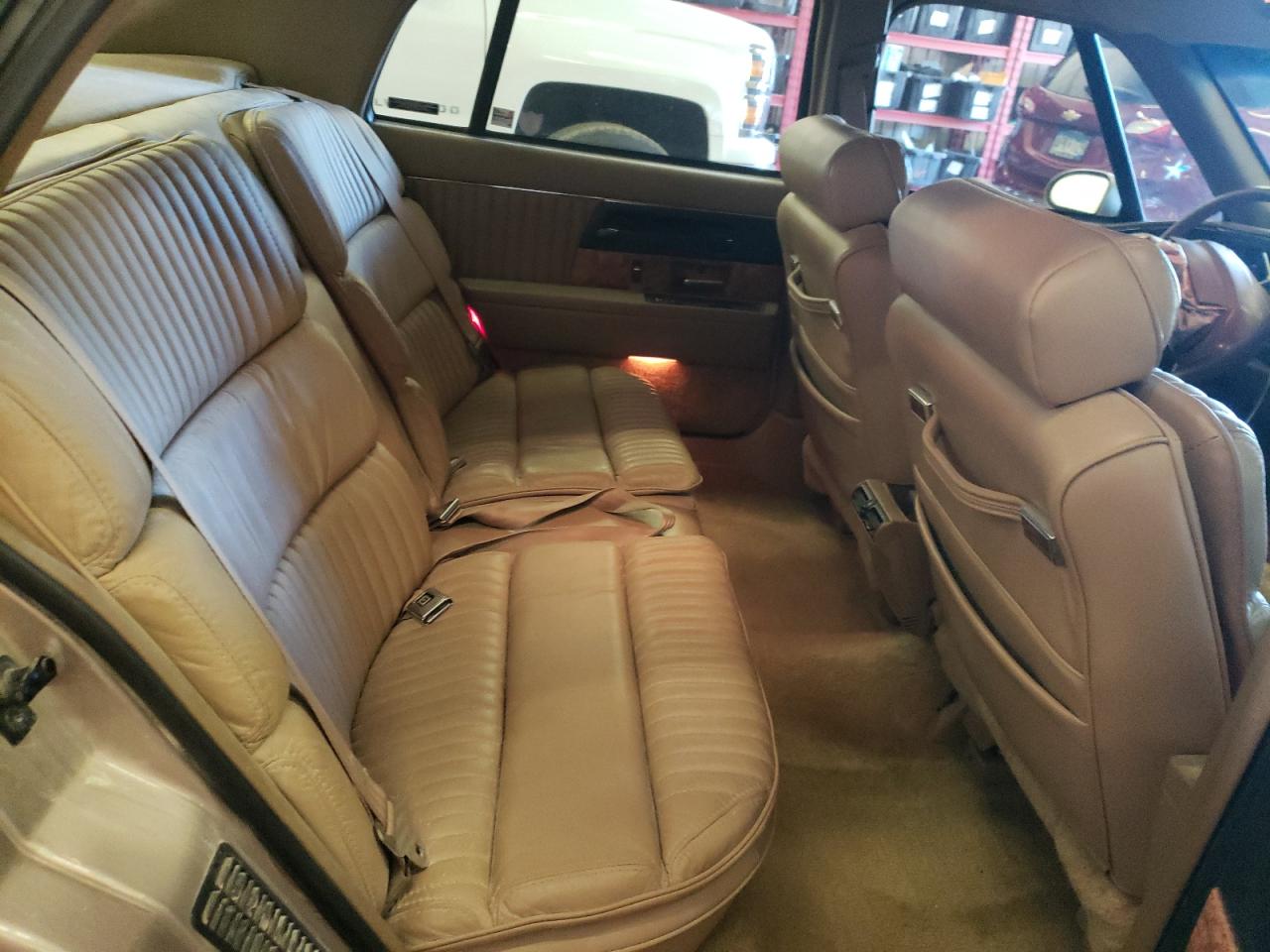 Photo 9 VIN: 1G4CW53L7P1627700 - BUICK PARK AVENUE 