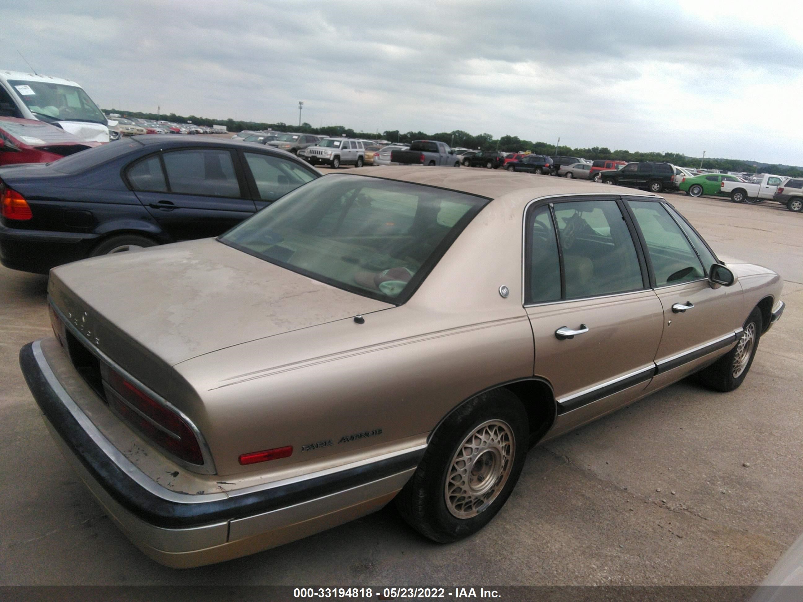 Photo 3 VIN: 1G4CW53L9N1642003 - BUICK PARK AVENUE 