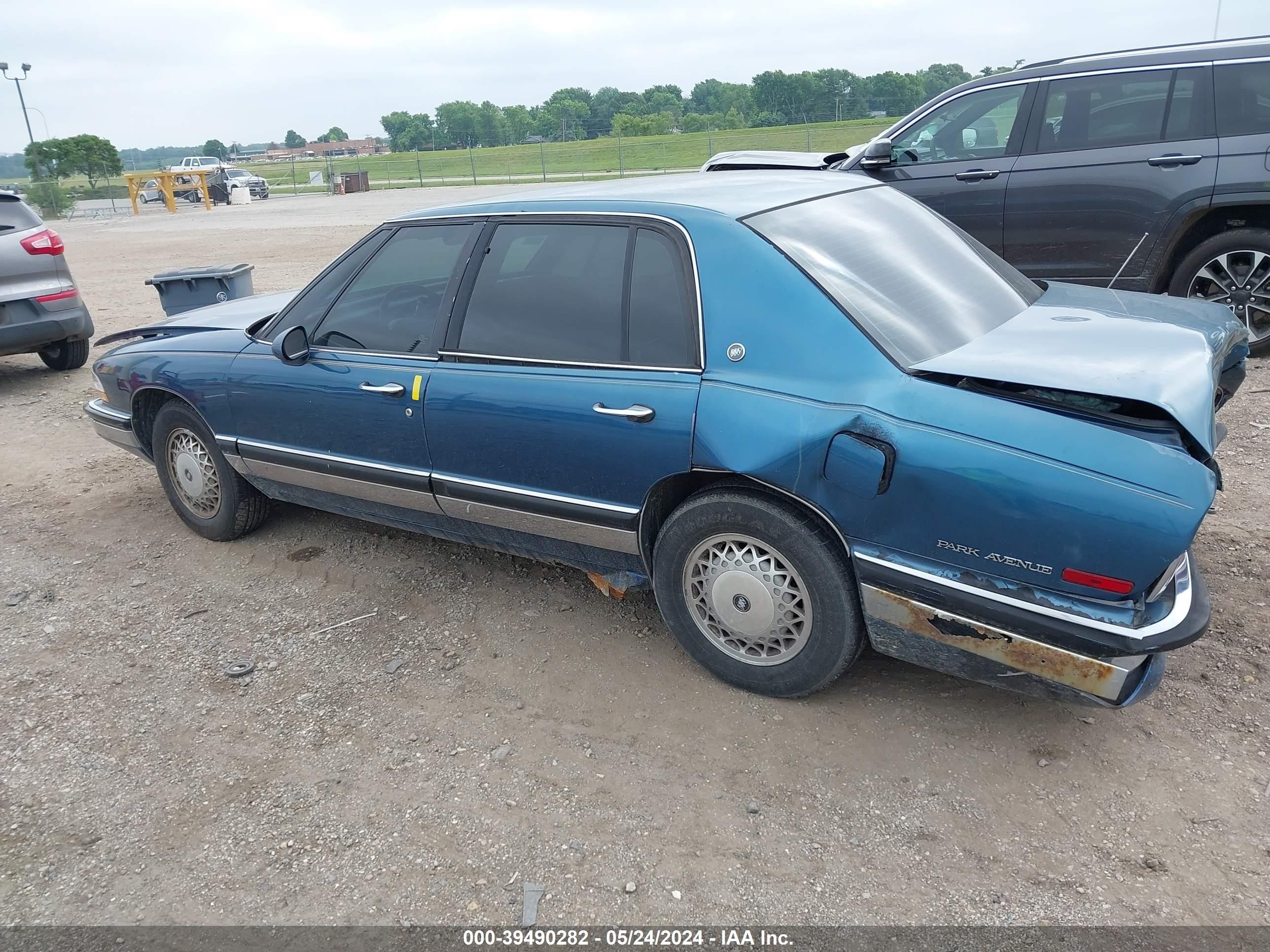 Photo 2 VIN: 1G4CW53LXN1625243 - BUICK PARK AVENUE 