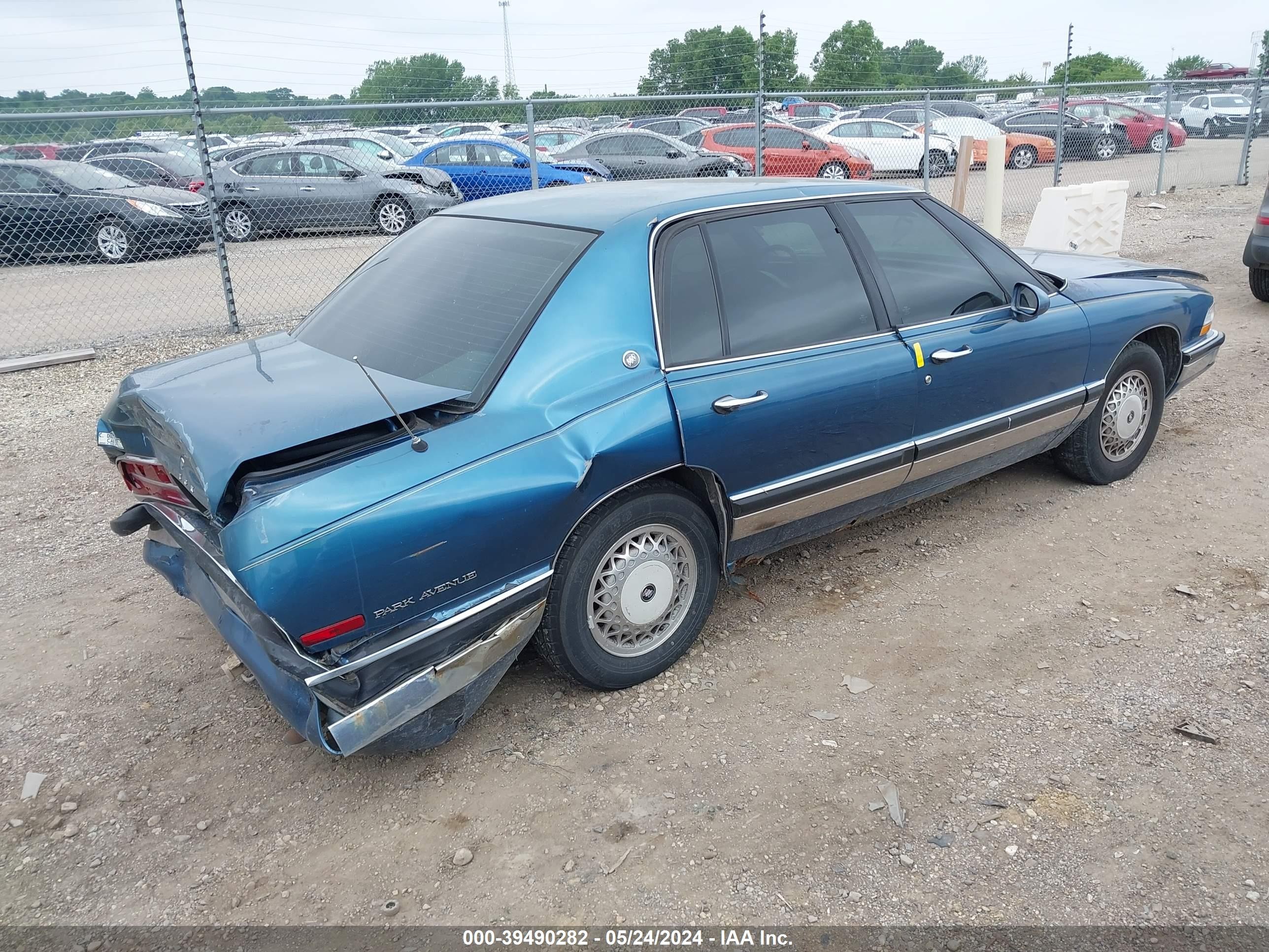 Photo 3 VIN: 1G4CW53LXN1625243 - BUICK PARK AVENUE 