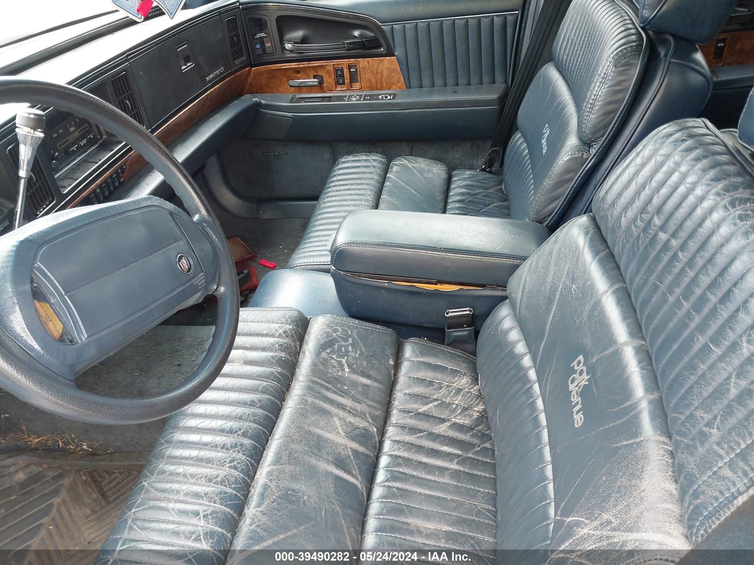 Photo 4 VIN: 1G4CW53LXN1625243 - BUICK PARK AVENUE 