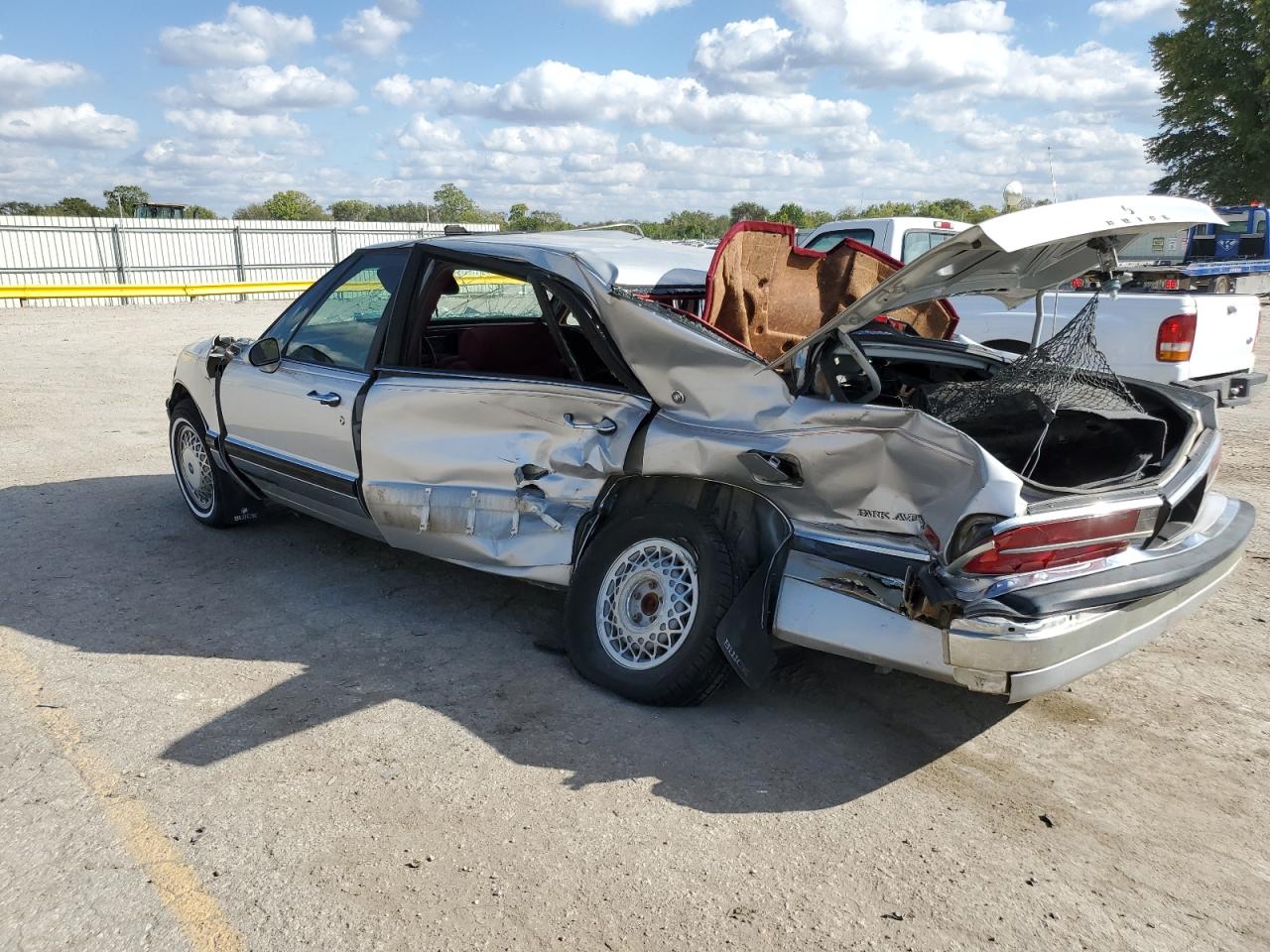 Photo 1 VIN: 1G4CW53LXN1634413 - BUICK PARK AVENUE 