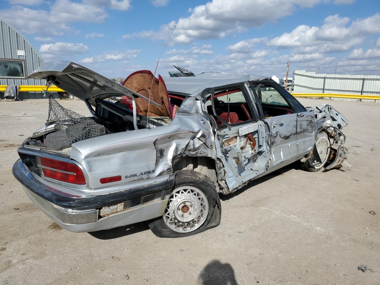 Photo 2 VIN: 1G4CW53LXN1634413 - BUICK PARK AVENUE 