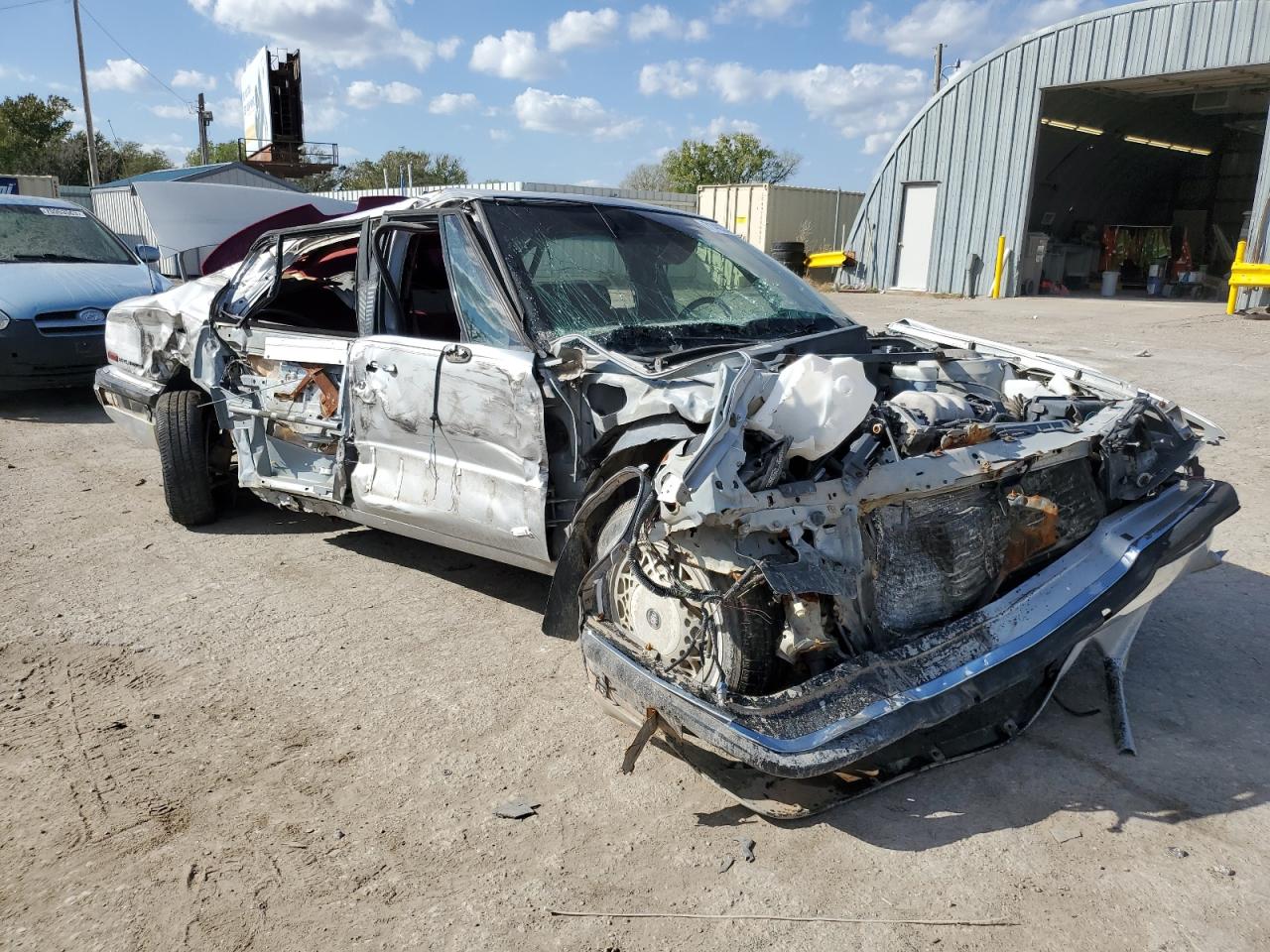Photo 3 VIN: 1G4CW53LXN1634413 - BUICK PARK AVENUE 