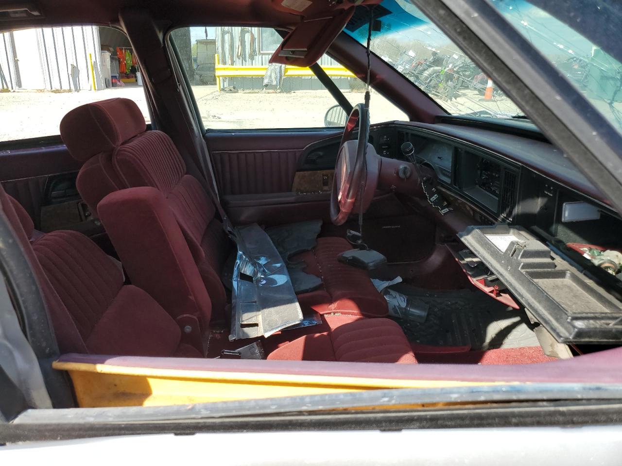 Photo 6 VIN: 1G4CW53LXN1634413 - BUICK PARK AVENUE 