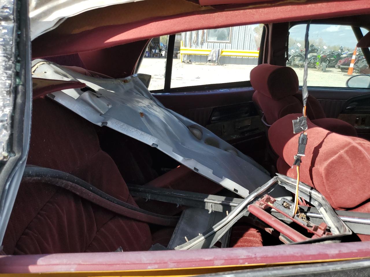 Photo 9 VIN: 1G4CW53LXN1634413 - BUICK PARK AVENUE 
