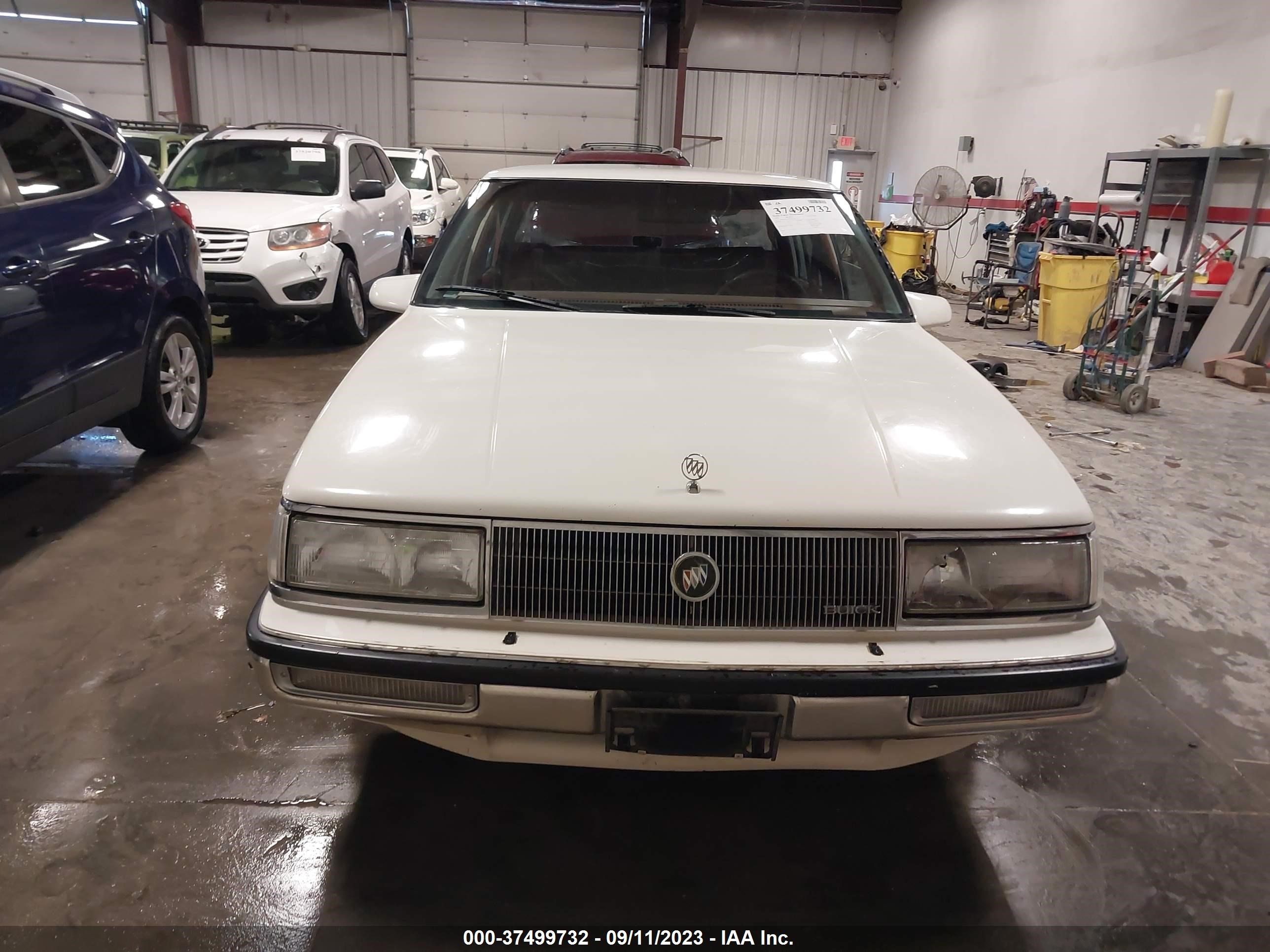 Photo 11 VIN: 1G4CW54C4L1637237 - BUICK ELECTRA 