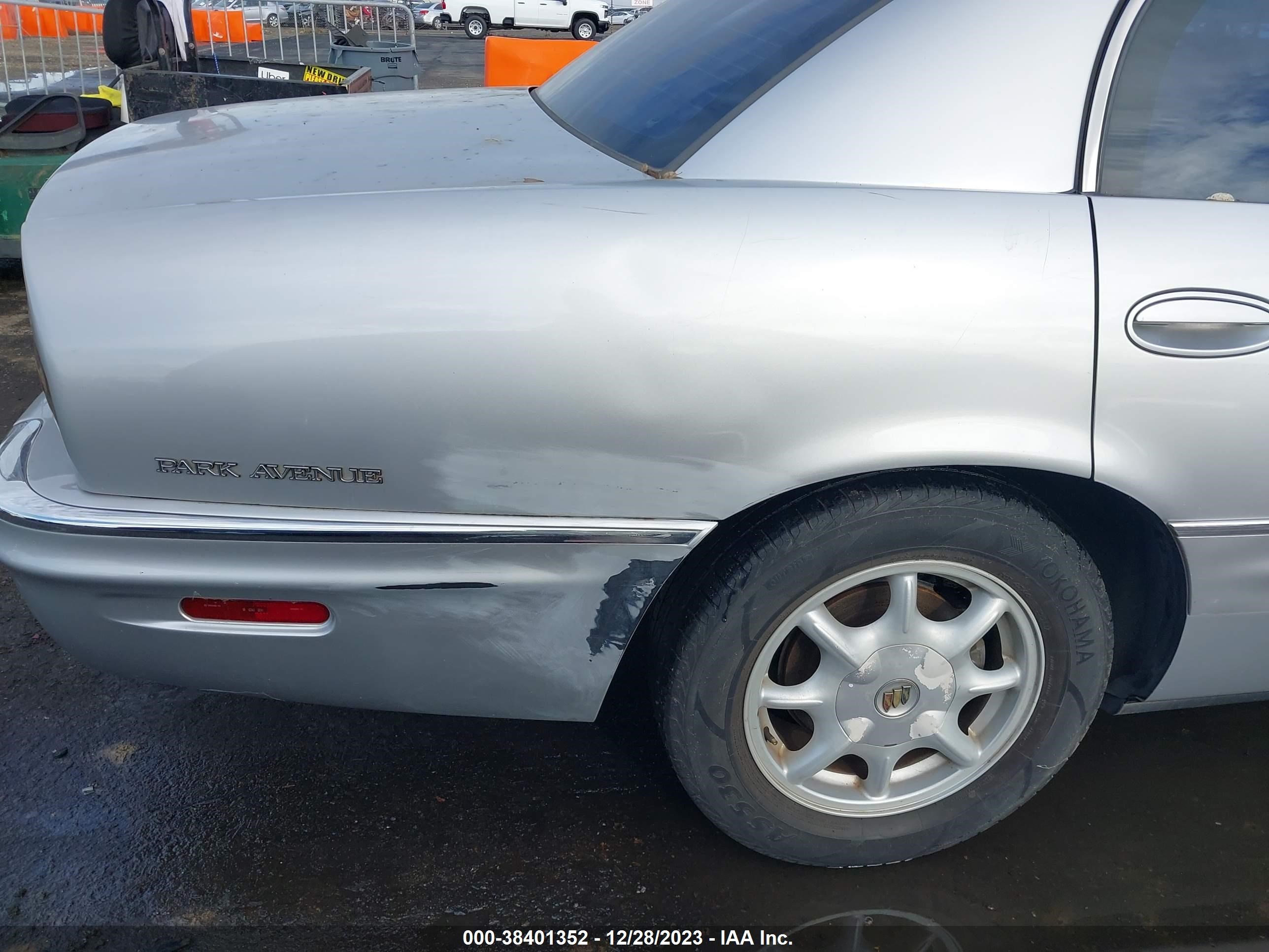 Photo 5 VIN: 1G4CW54K024104242 - BUICK PARK AVENUE 