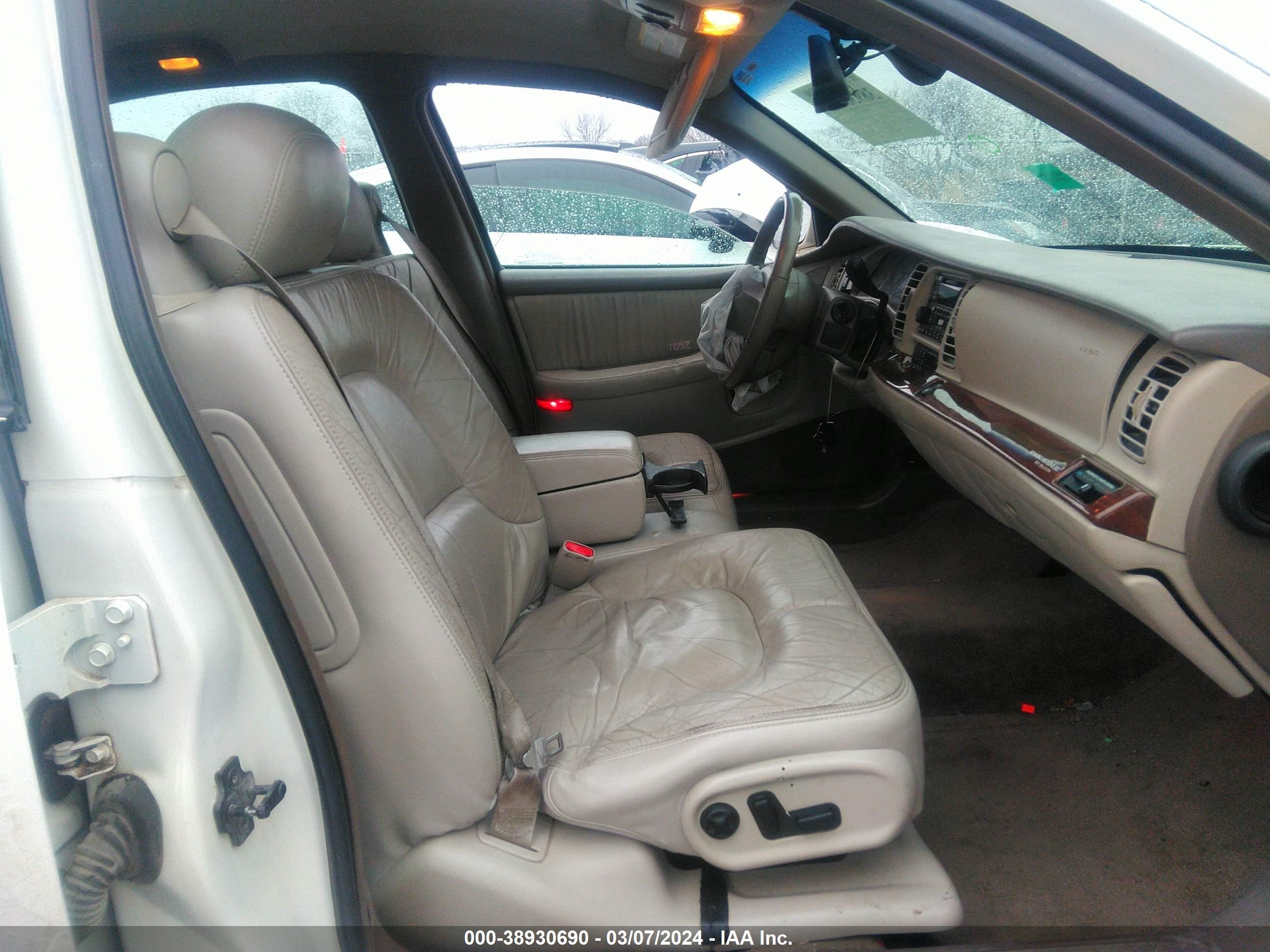 Photo 4 VIN: 1G4CW54K024131781 - BUICK PARK AVENUE 