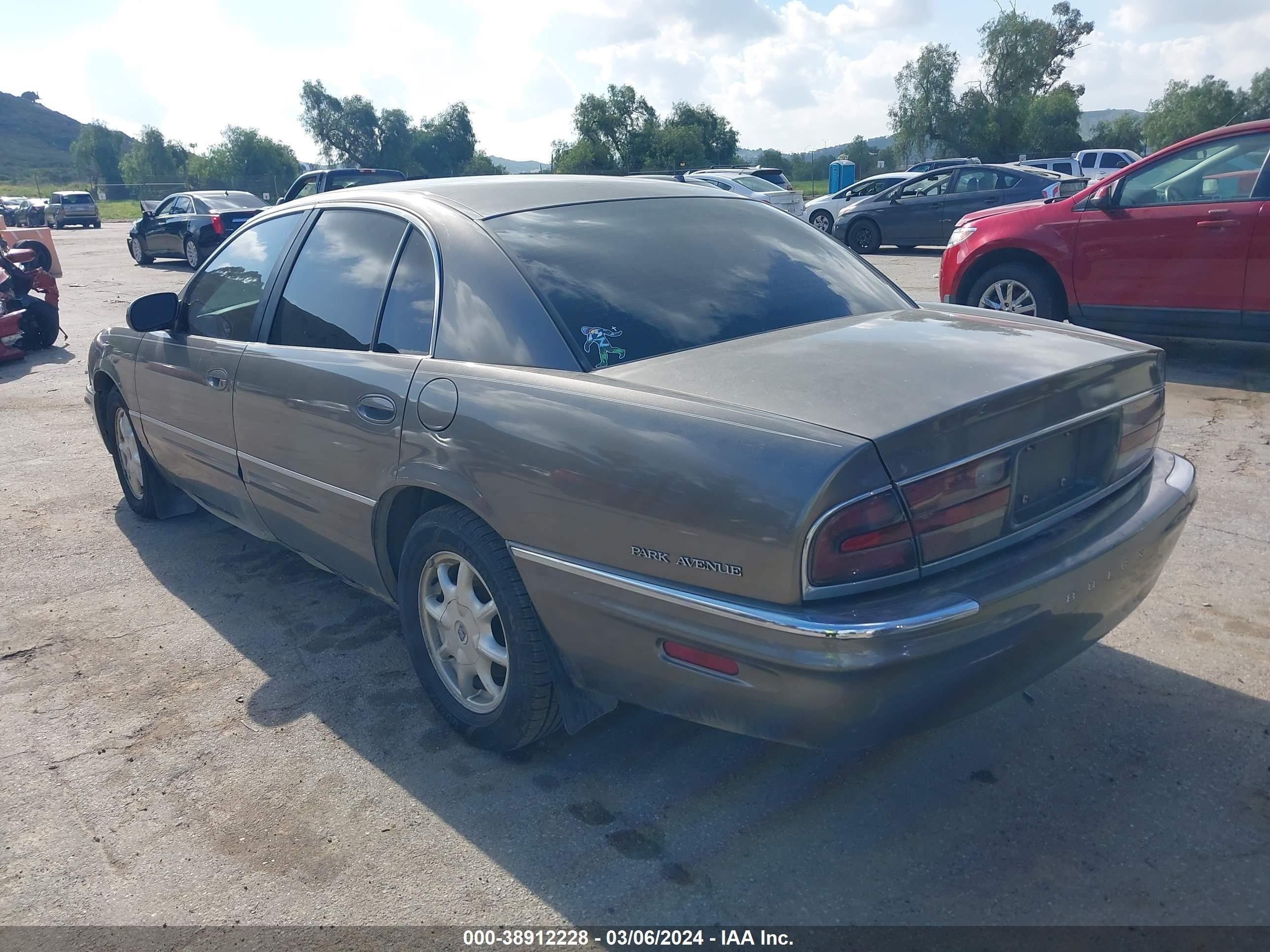 Photo 2 VIN: 1G4CW54K4Y4287430 - BUICK PARK AVENUE 