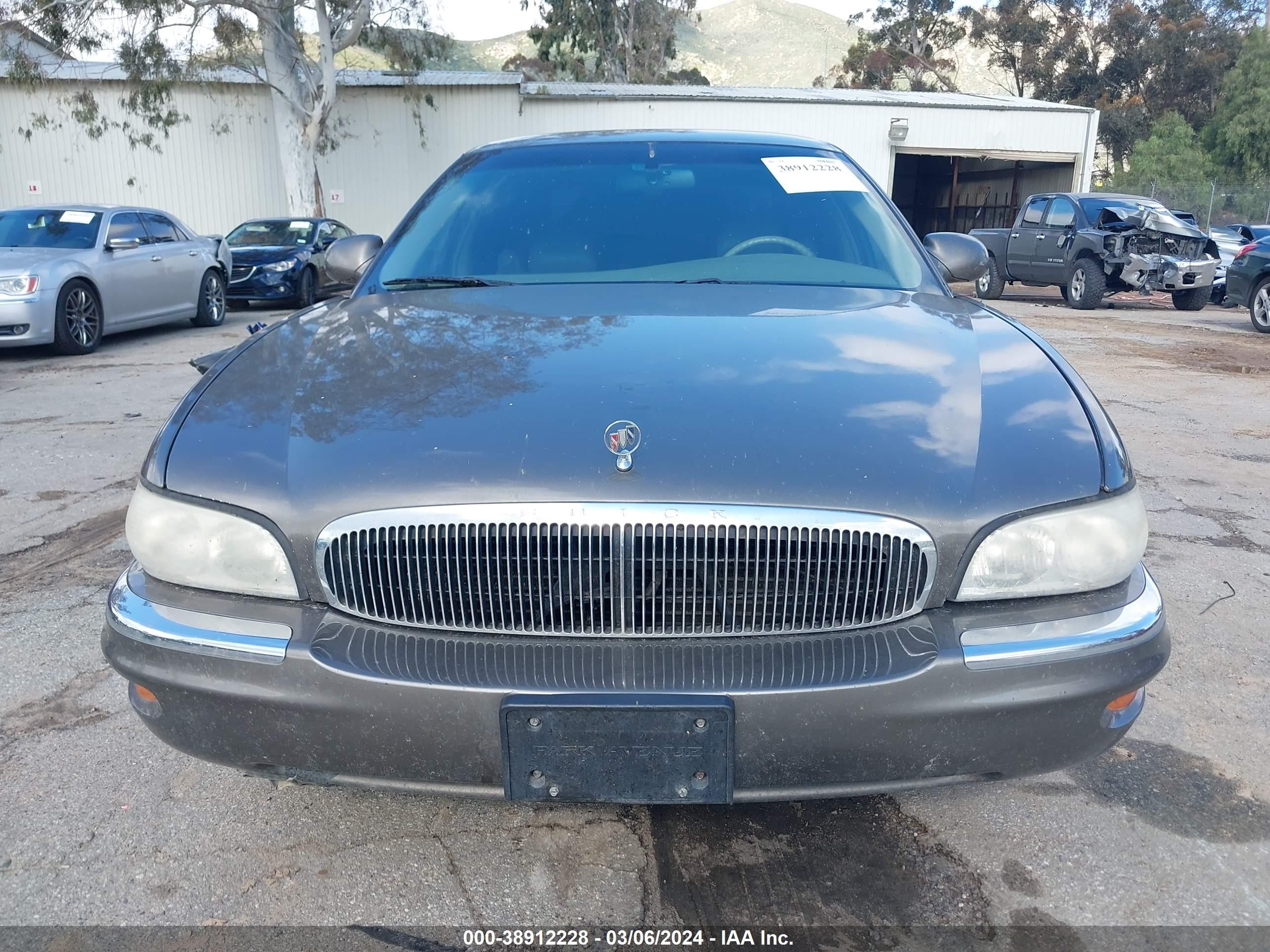 Photo 5 VIN: 1G4CW54K4Y4287430 - BUICK PARK AVENUE 