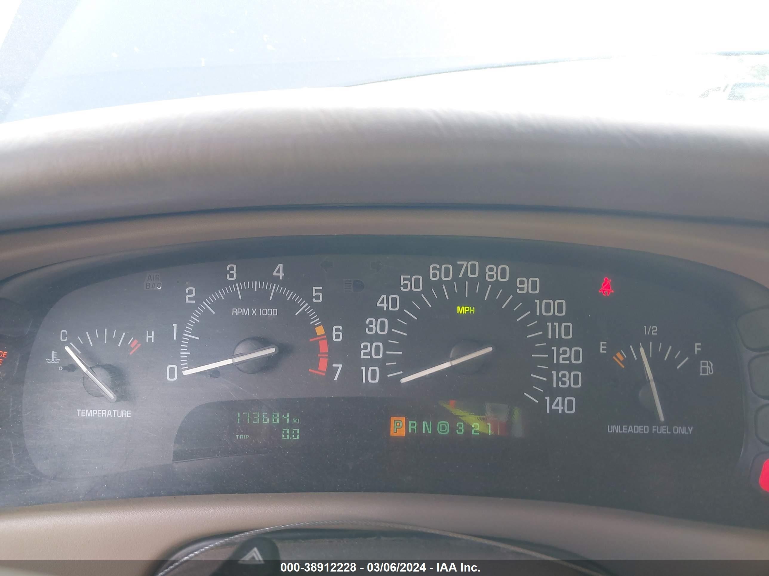 Photo 6 VIN: 1G4CW54K4Y4287430 - BUICK PARK AVENUE 