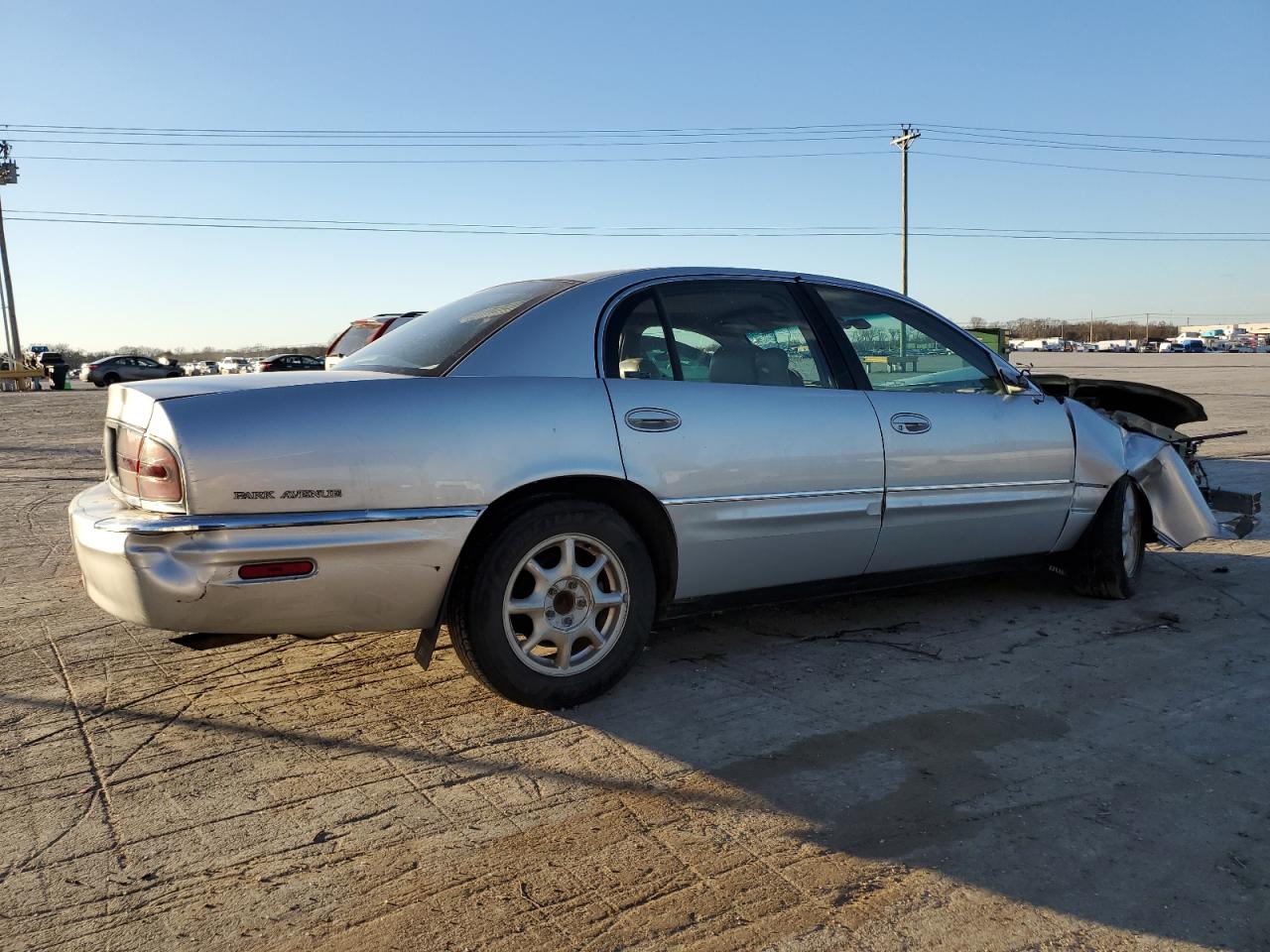 Photo 2 VIN: 1G4CW54K5Y4258096 - BUICK PARK AVENUE 