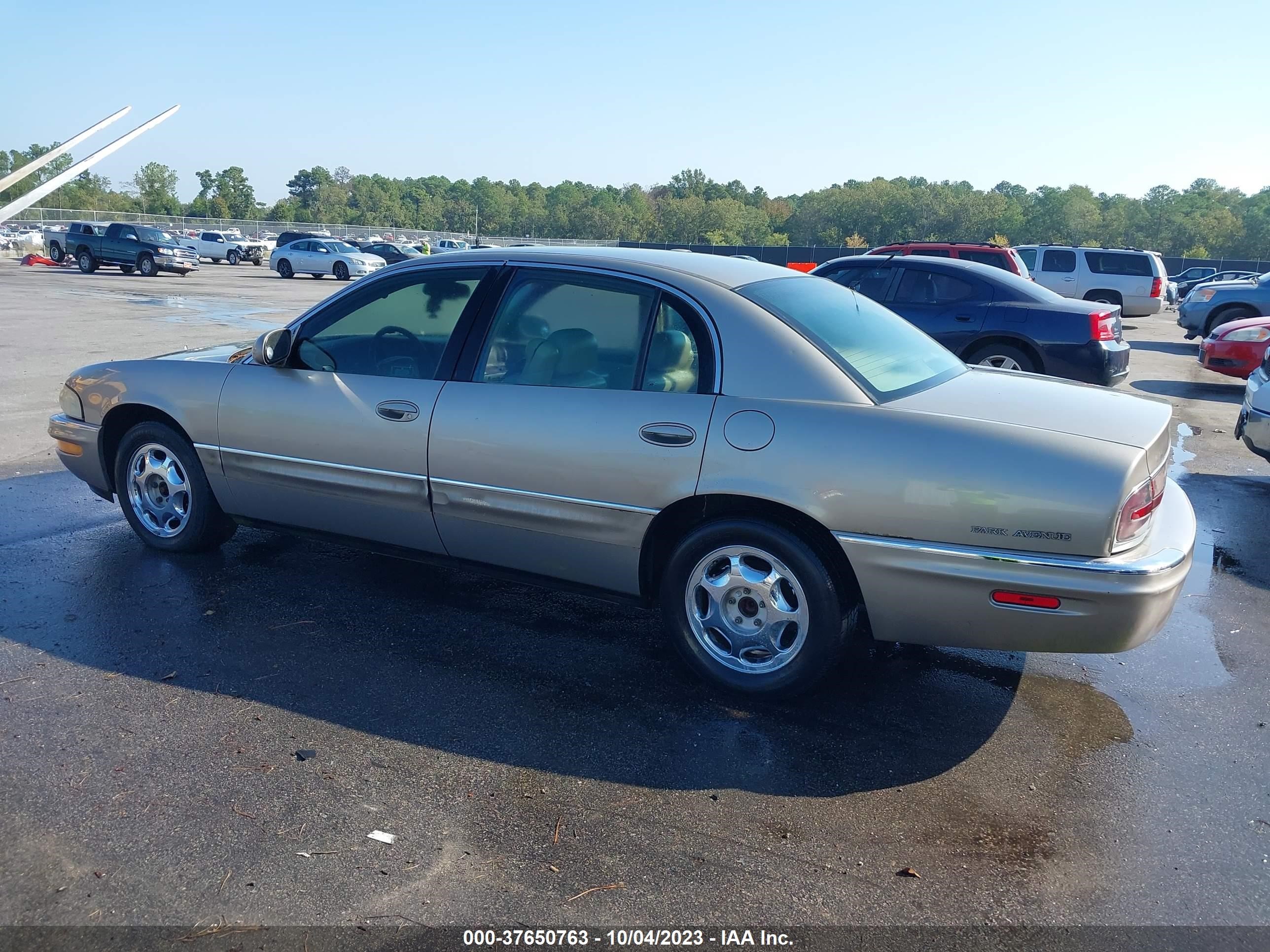 Photo 2 VIN: 1G4CW54K5Y4281412 - BUICK PARK AVENUE 