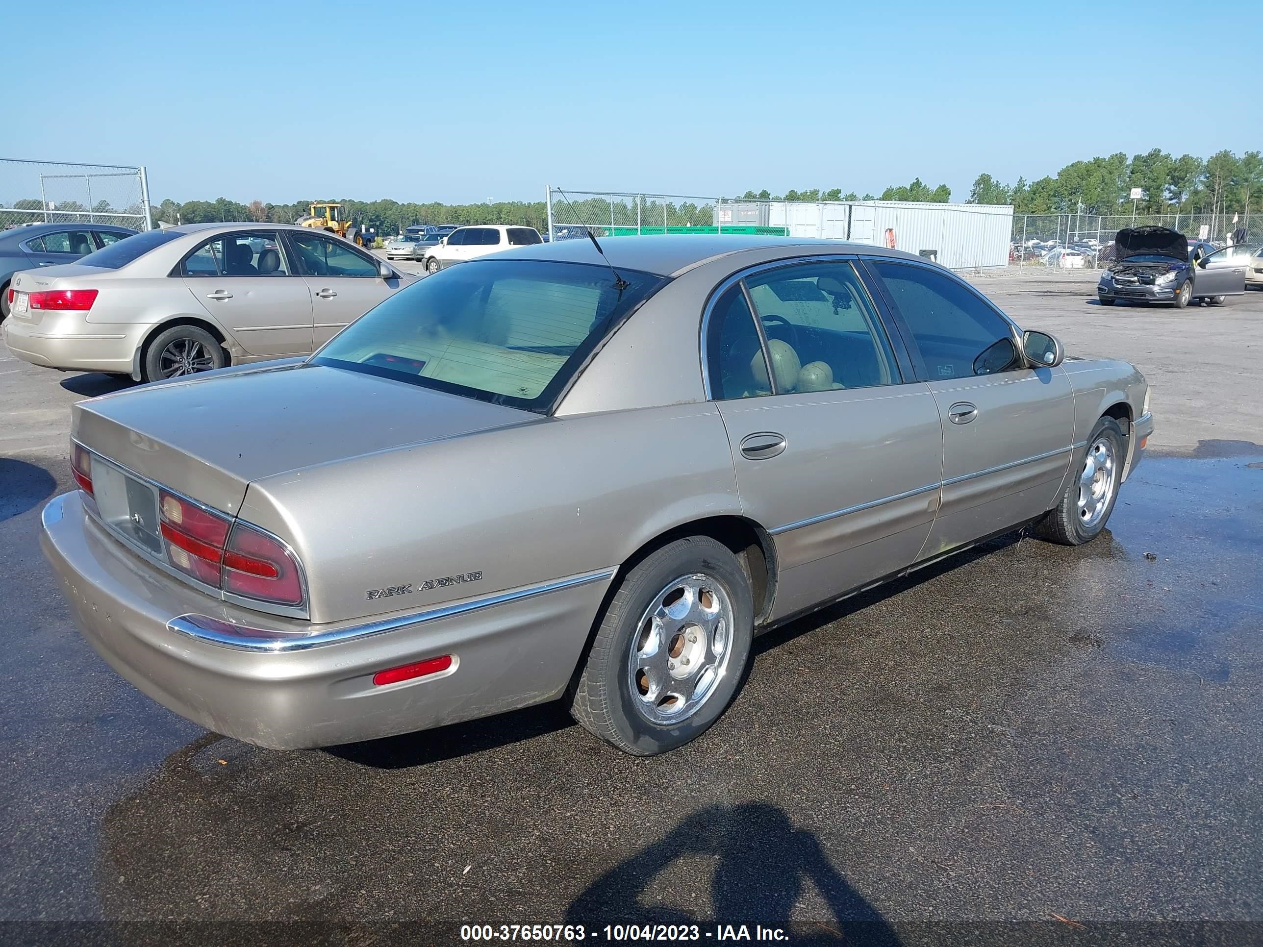 Photo 3 VIN: 1G4CW54K5Y4281412 - BUICK PARK AVENUE 