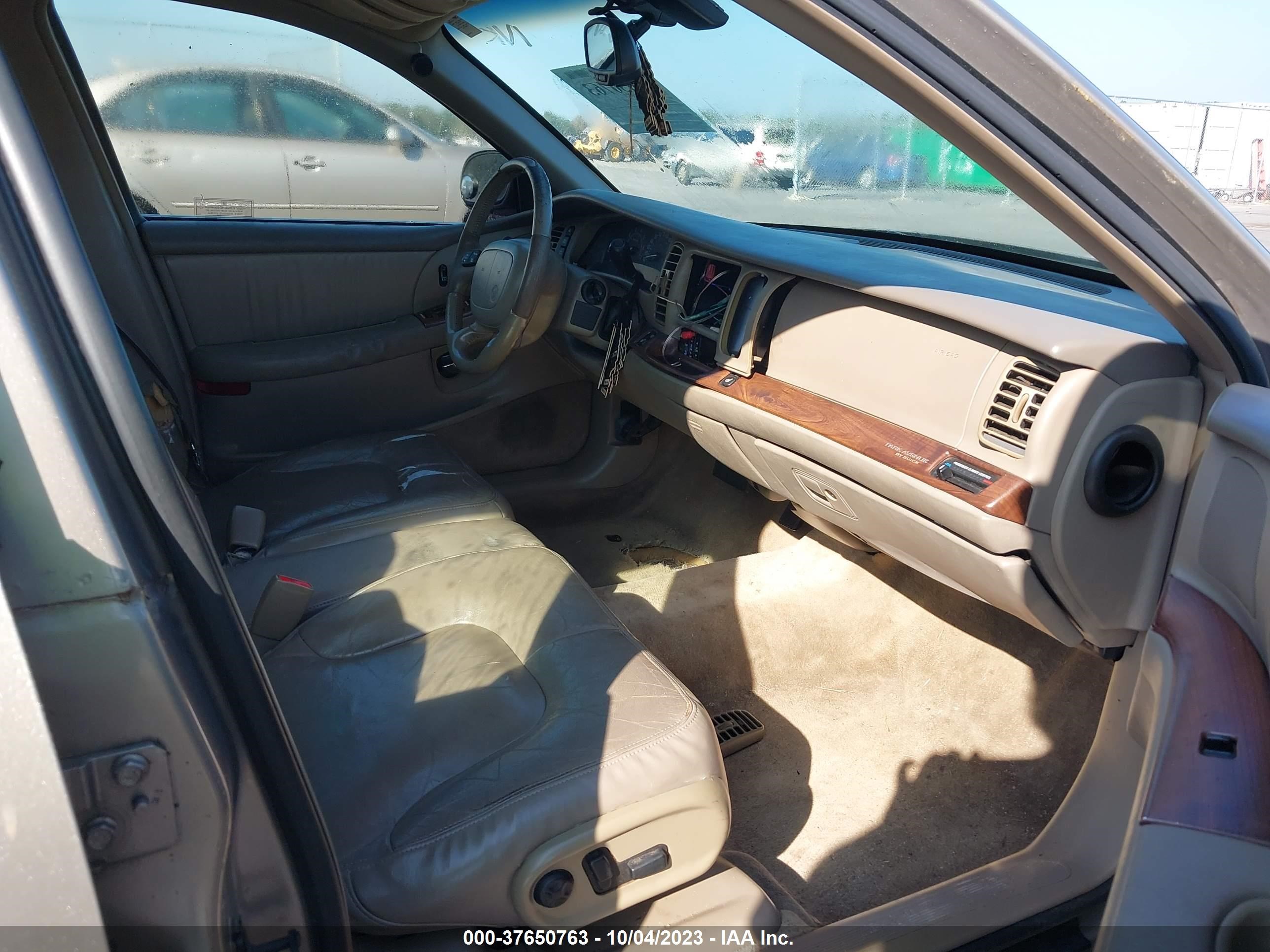 Photo 4 VIN: 1G4CW54K5Y4281412 - BUICK PARK AVENUE 