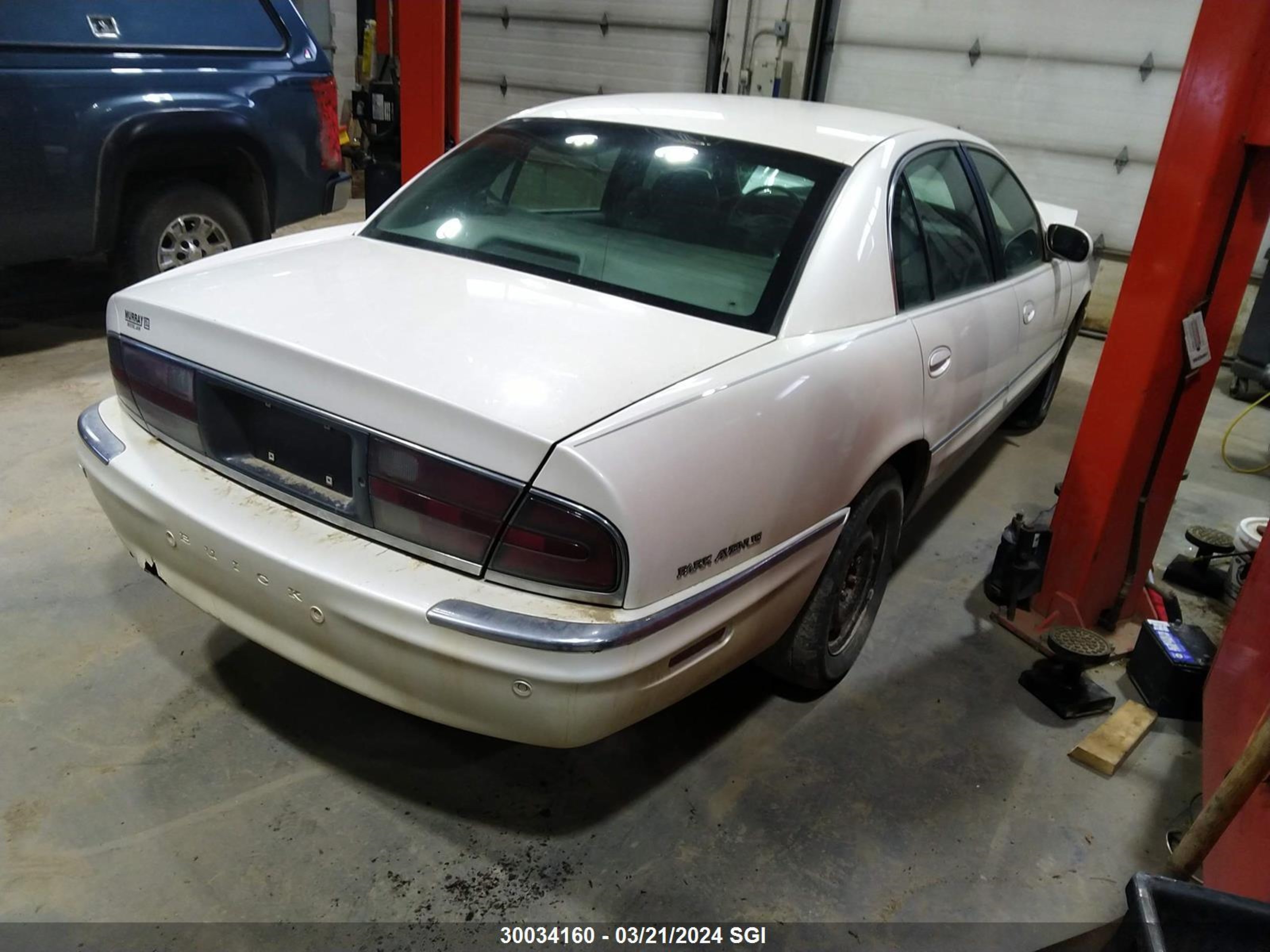 Photo 3 VIN: 1G4CW54KX34154051 - BUICK PARK AVENUE 