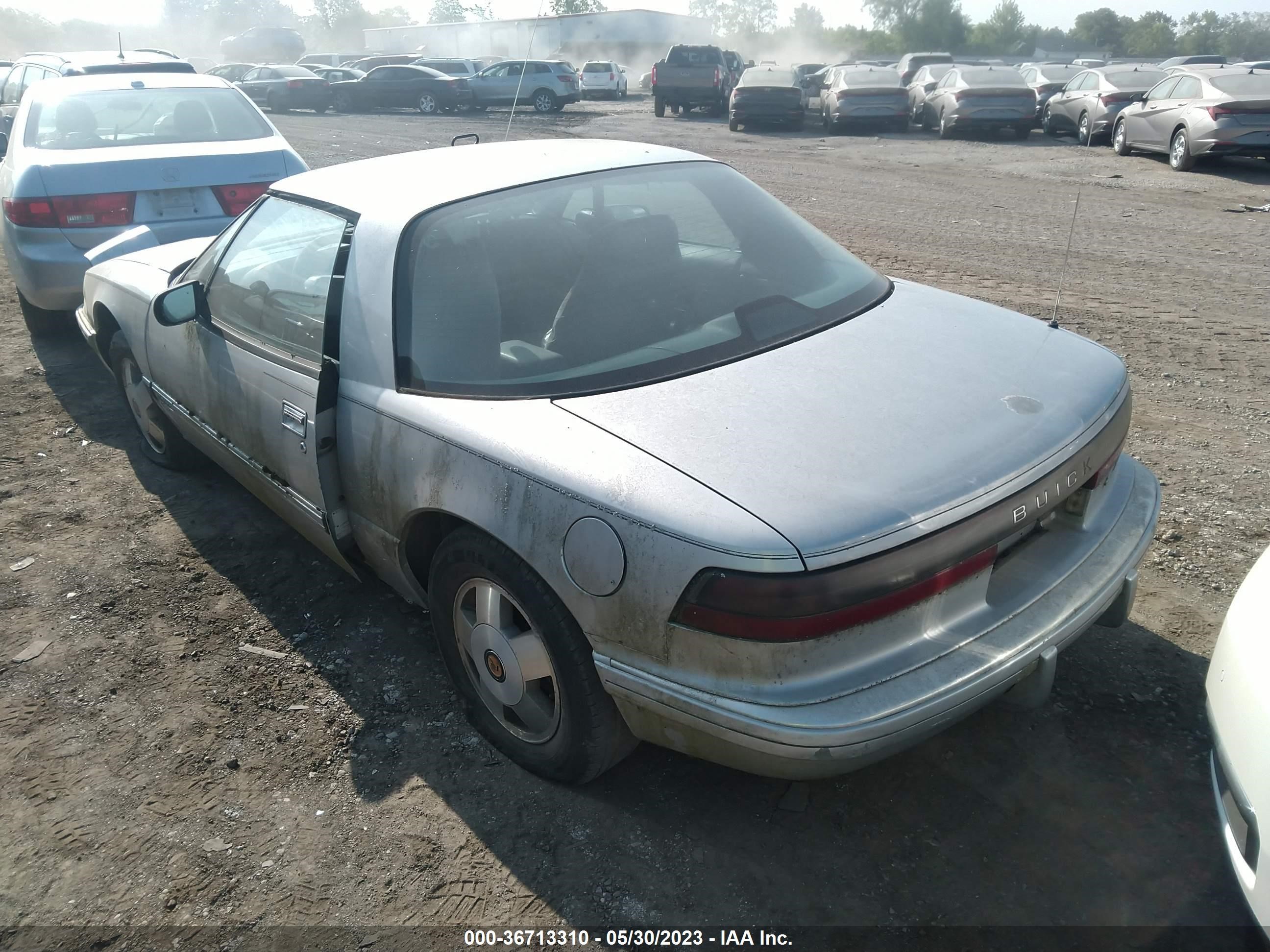 Photo 2 VIN: 1G4EC13C7LB903467 - BUICK REATTA 