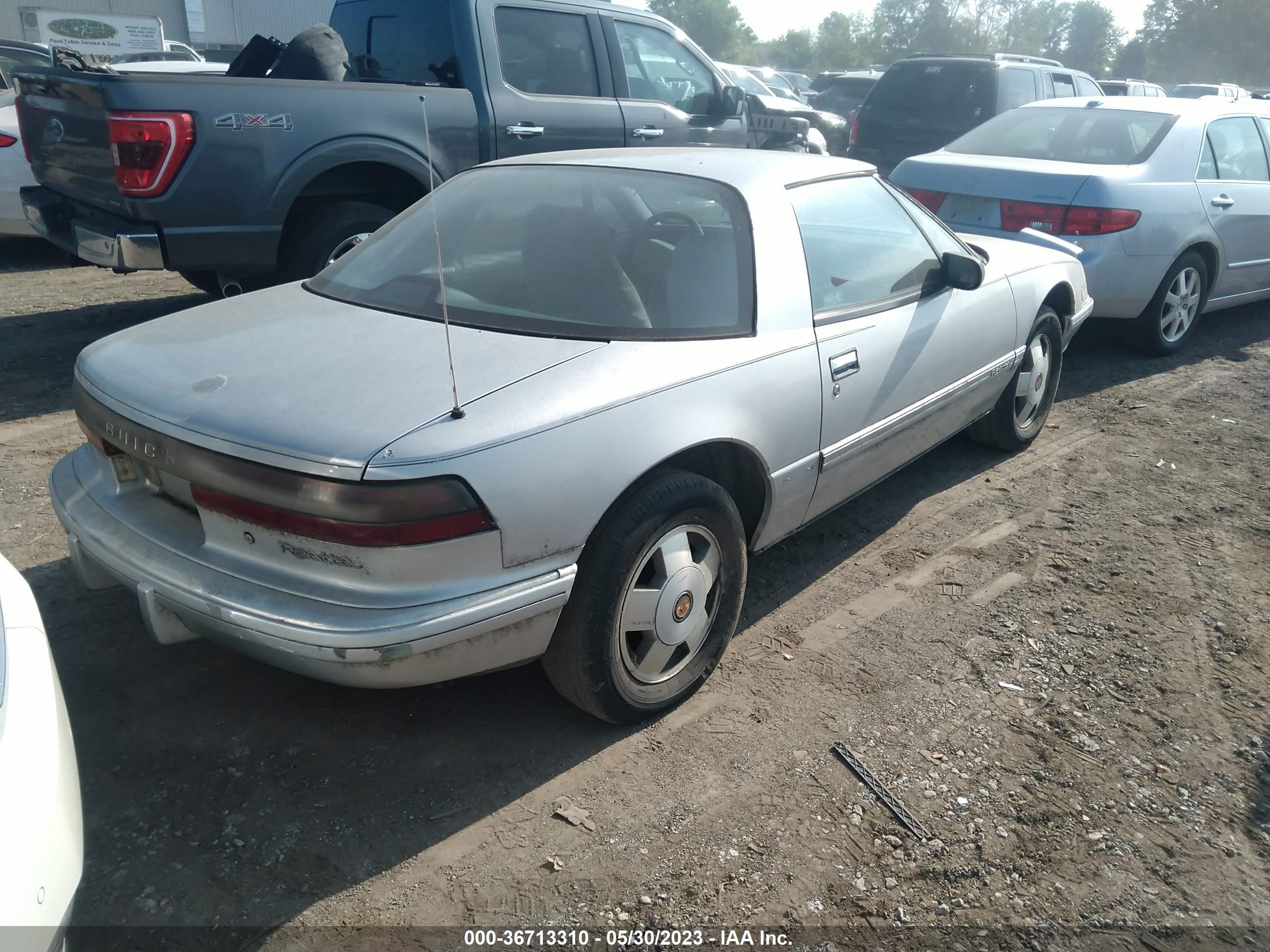 Photo 3 VIN: 1G4EC13C7LB903467 - BUICK REATTA 