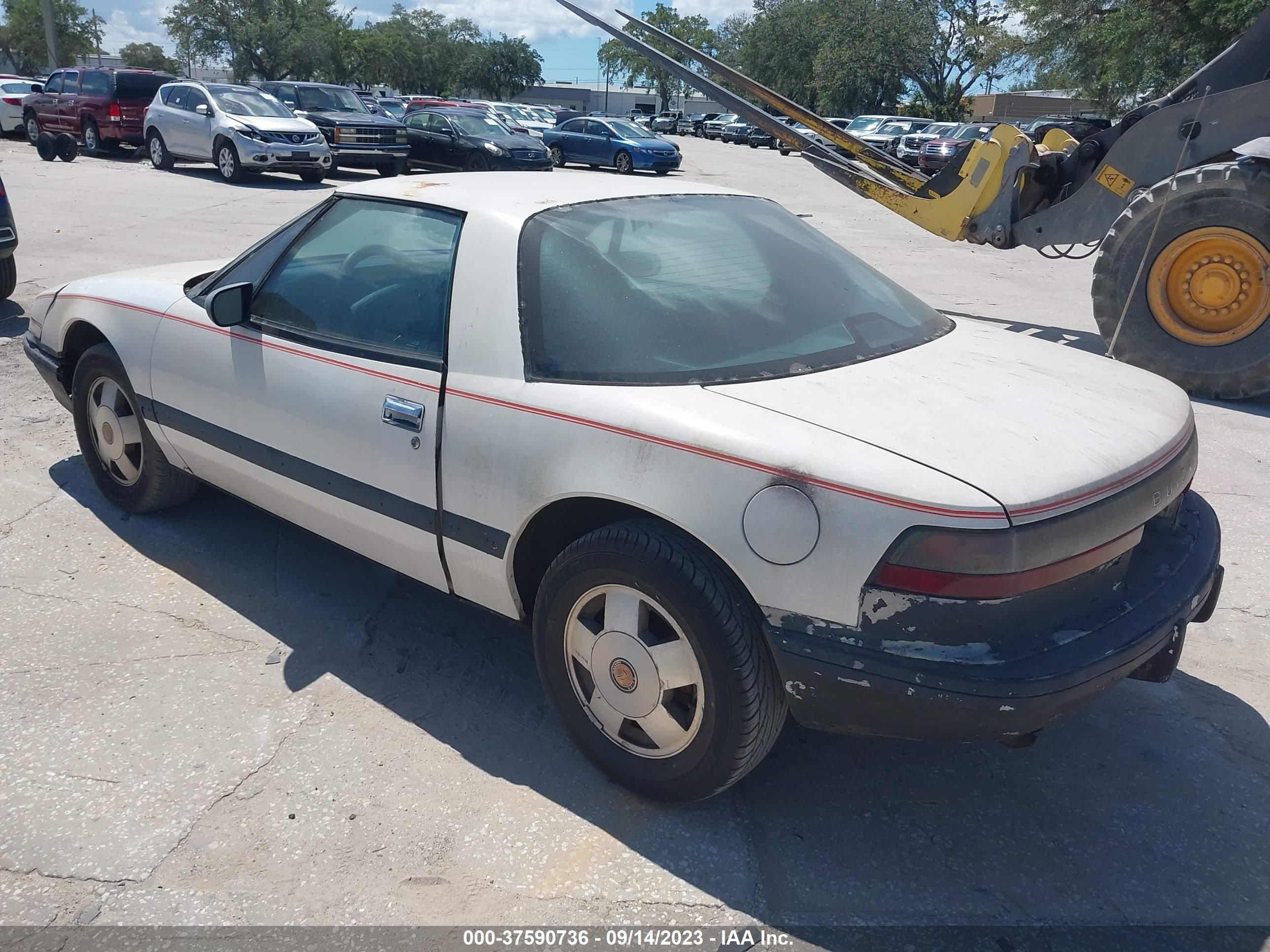 Photo 2 VIN: 1G4EC13C8LB908113 - BUICK REATTA 