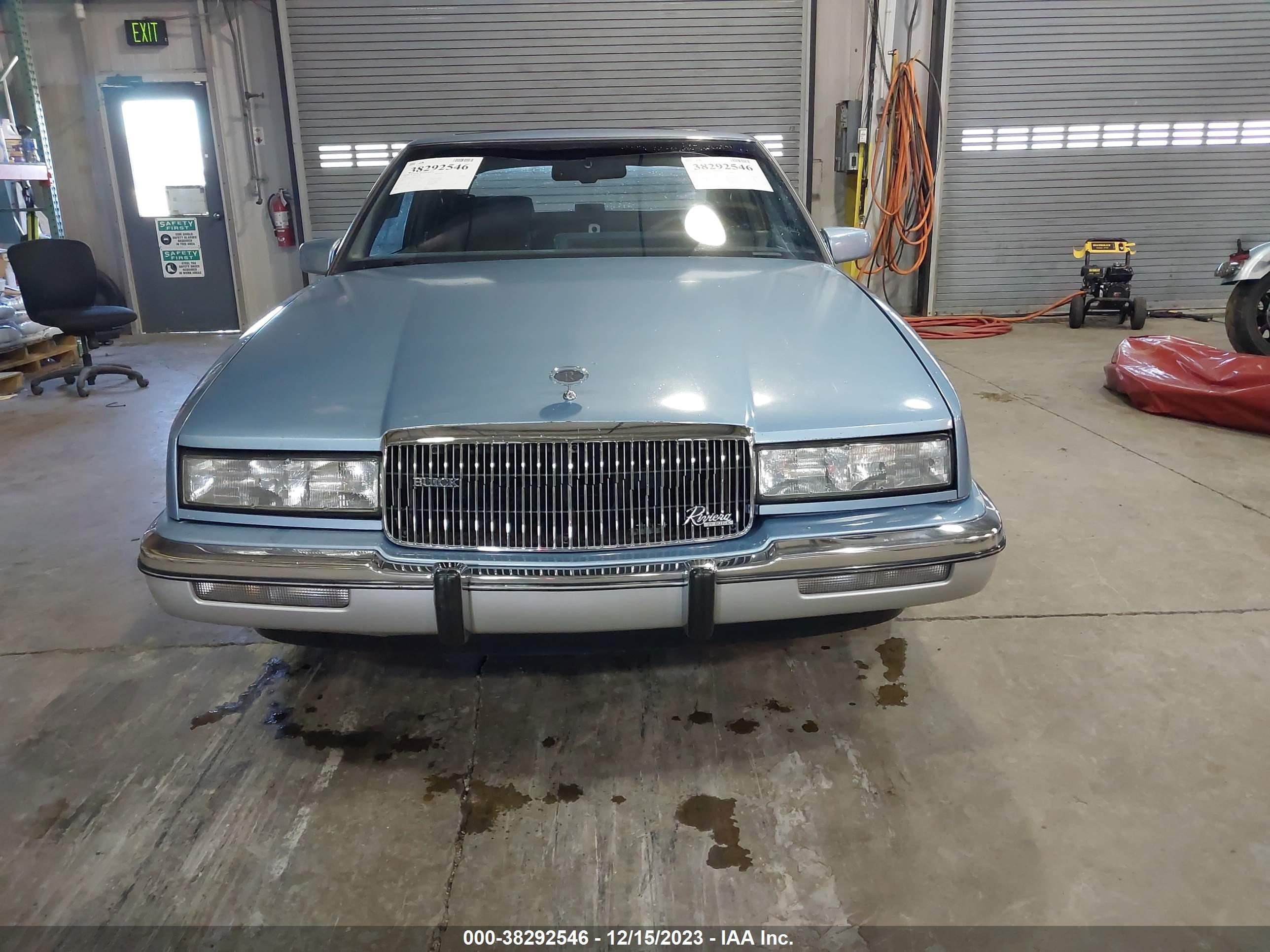 Photo 12 VIN: 1G4EZ11C2KU409778 - BUICK RIVIERA 