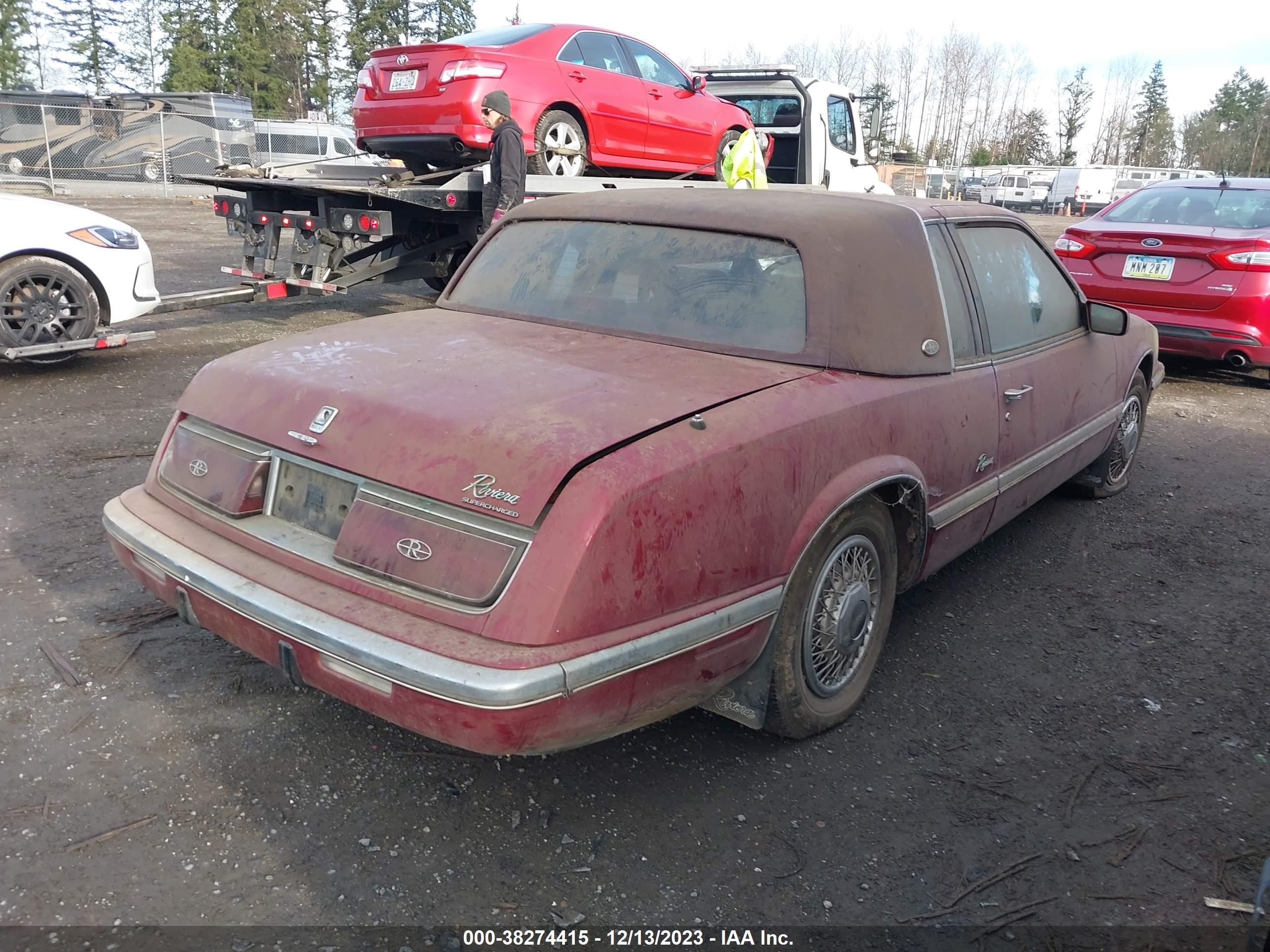 Photo 3 VIN: 1G4EZ13C2LU400285 - BUICK RIVIERA 