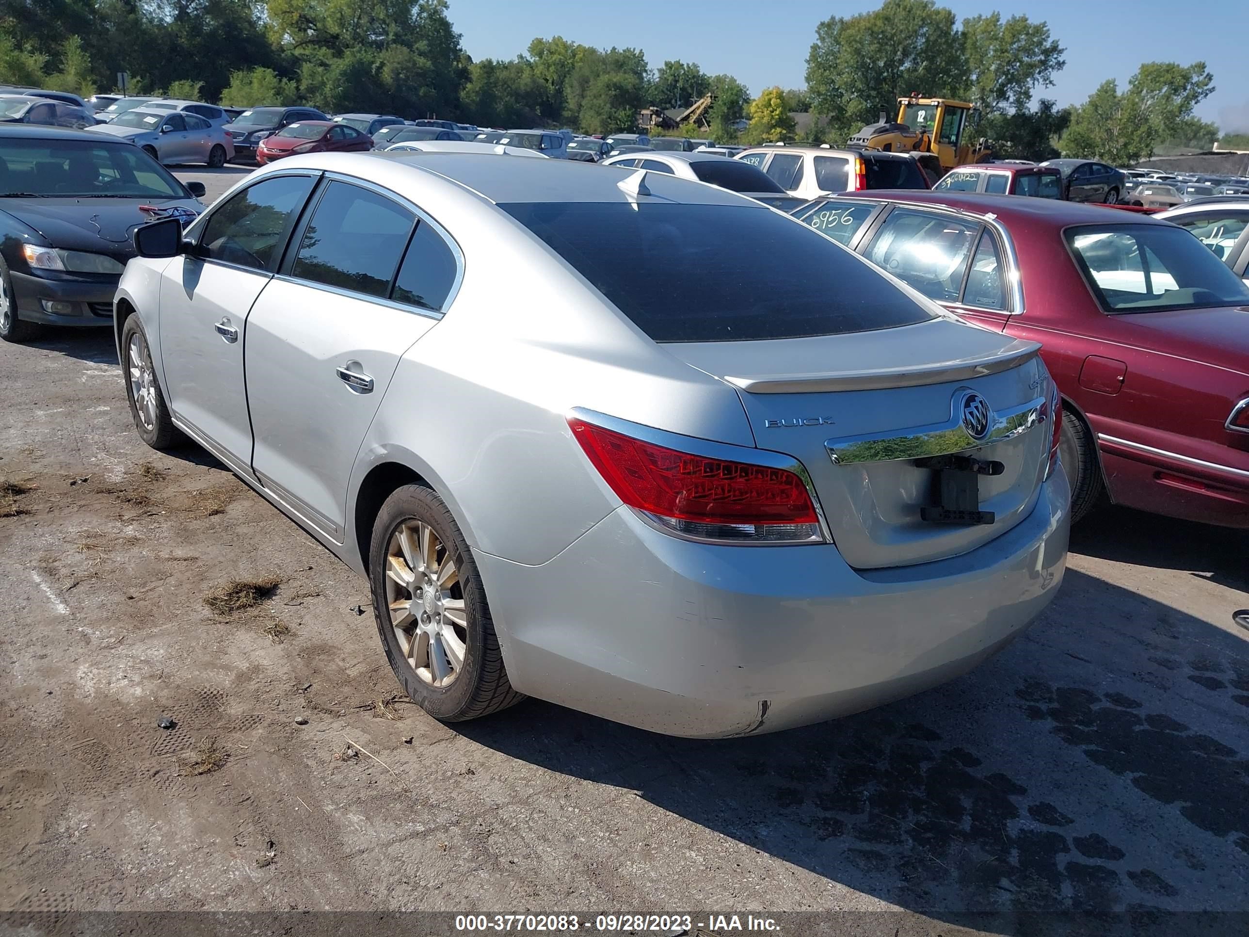 Photo 2 VIN: 1G4GA5EC7BF336350 - BUICK LACROSSE 