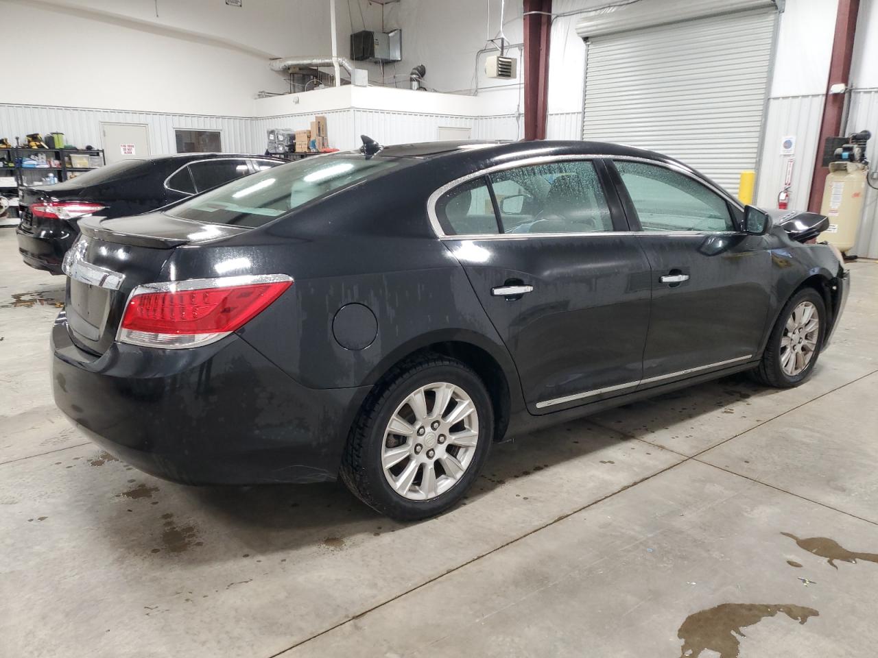 Photo 2 VIN: 1G4GA5ER5CF240464 - BUICK LACROSSE 