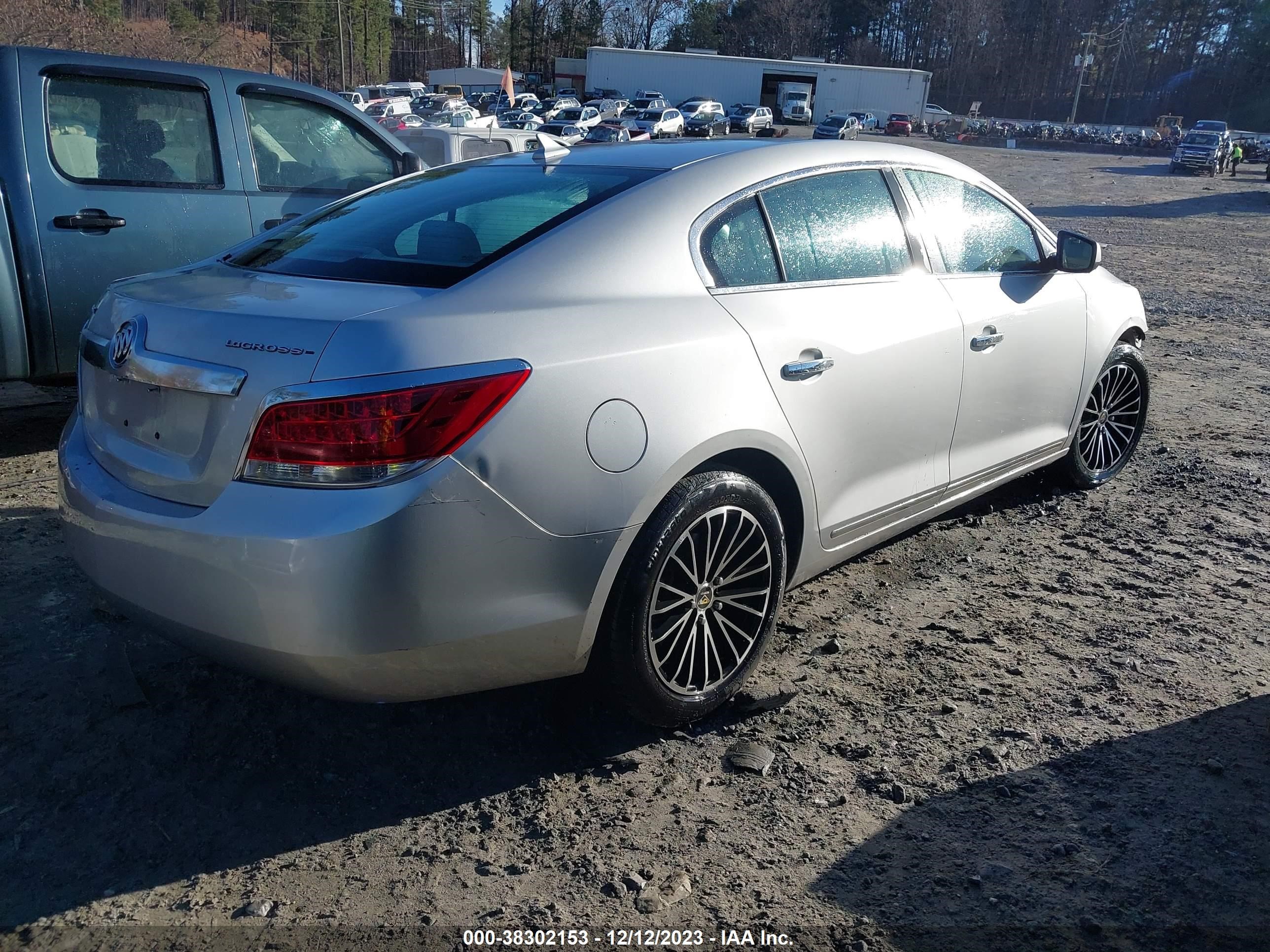 Photo 3 VIN: 1G4GB5EG1AF142217 - BUICK LACROSSE 