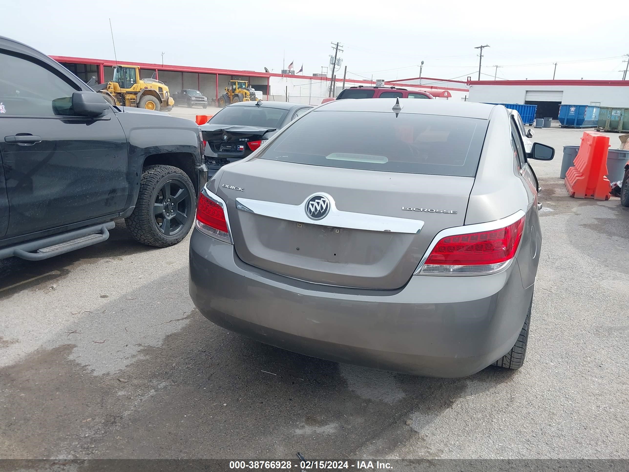 Photo 3 VIN: 1G4GB5EG1AF314424 - BUICK LACROSSE 