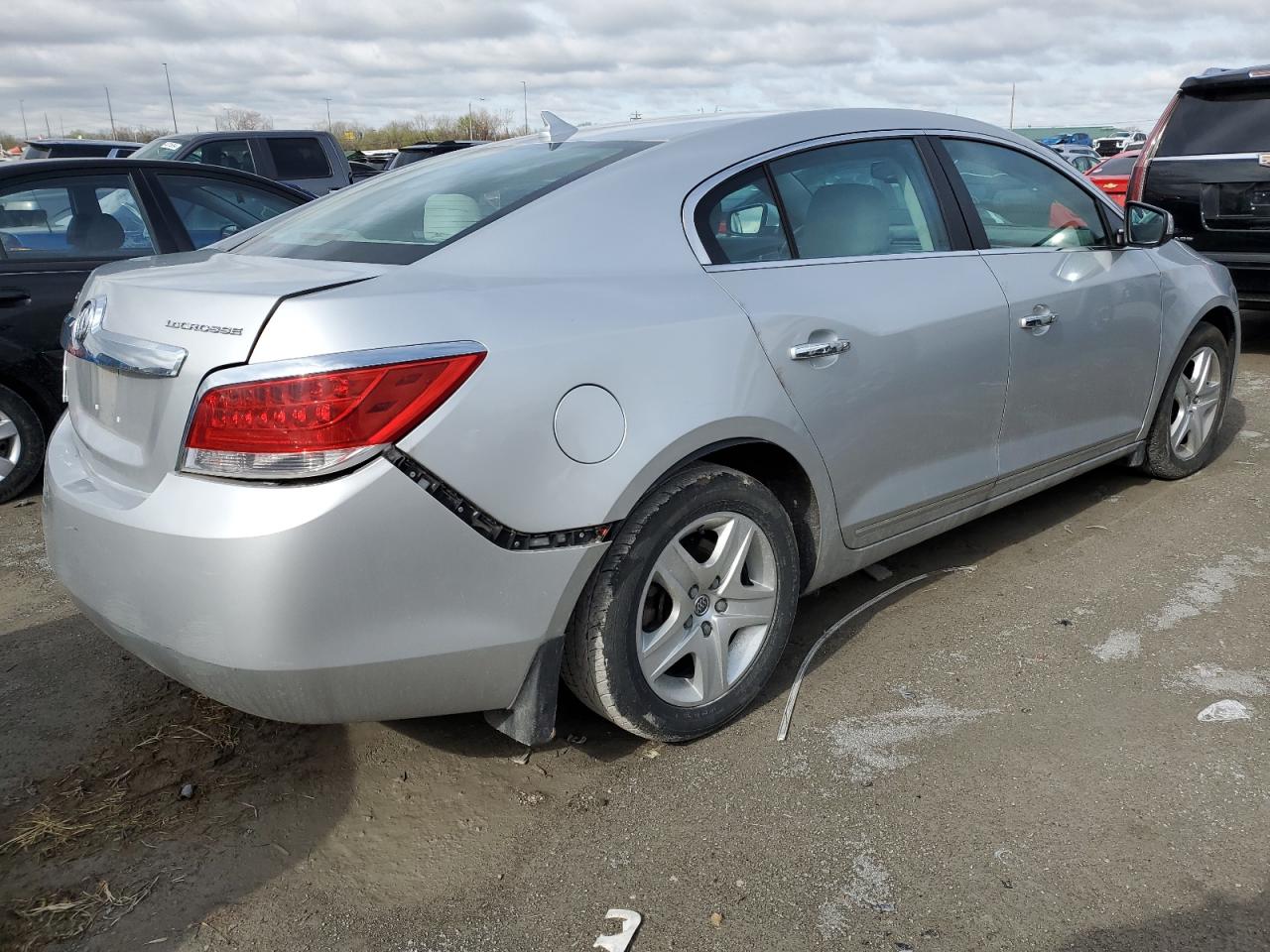 Photo 2 VIN: 1G4GB5EG4AF317821 - BUICK LACROSSE 