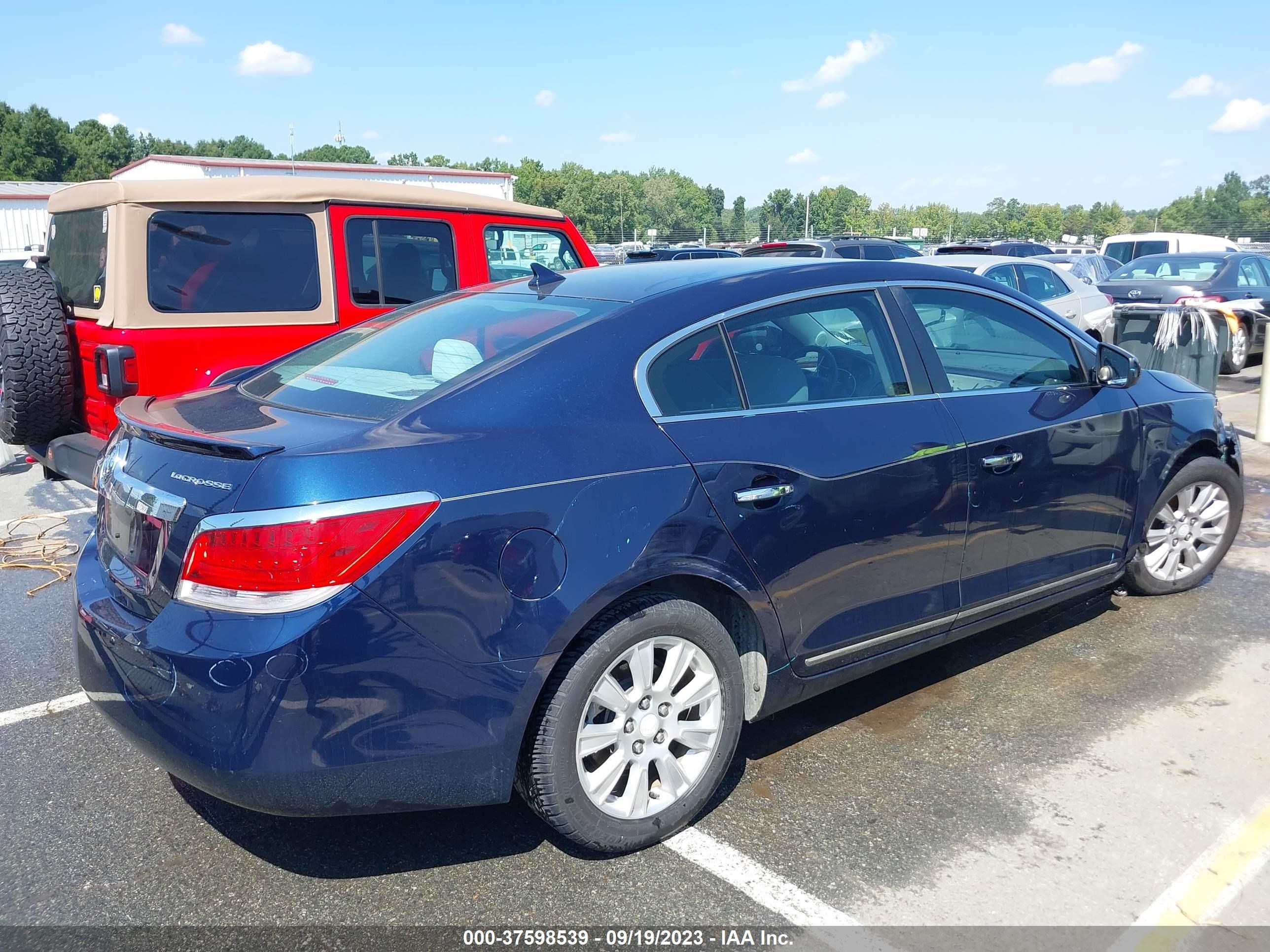 Photo 12 VIN: 1G4GB5ER5CF309005 - BUICK LACROSSE 